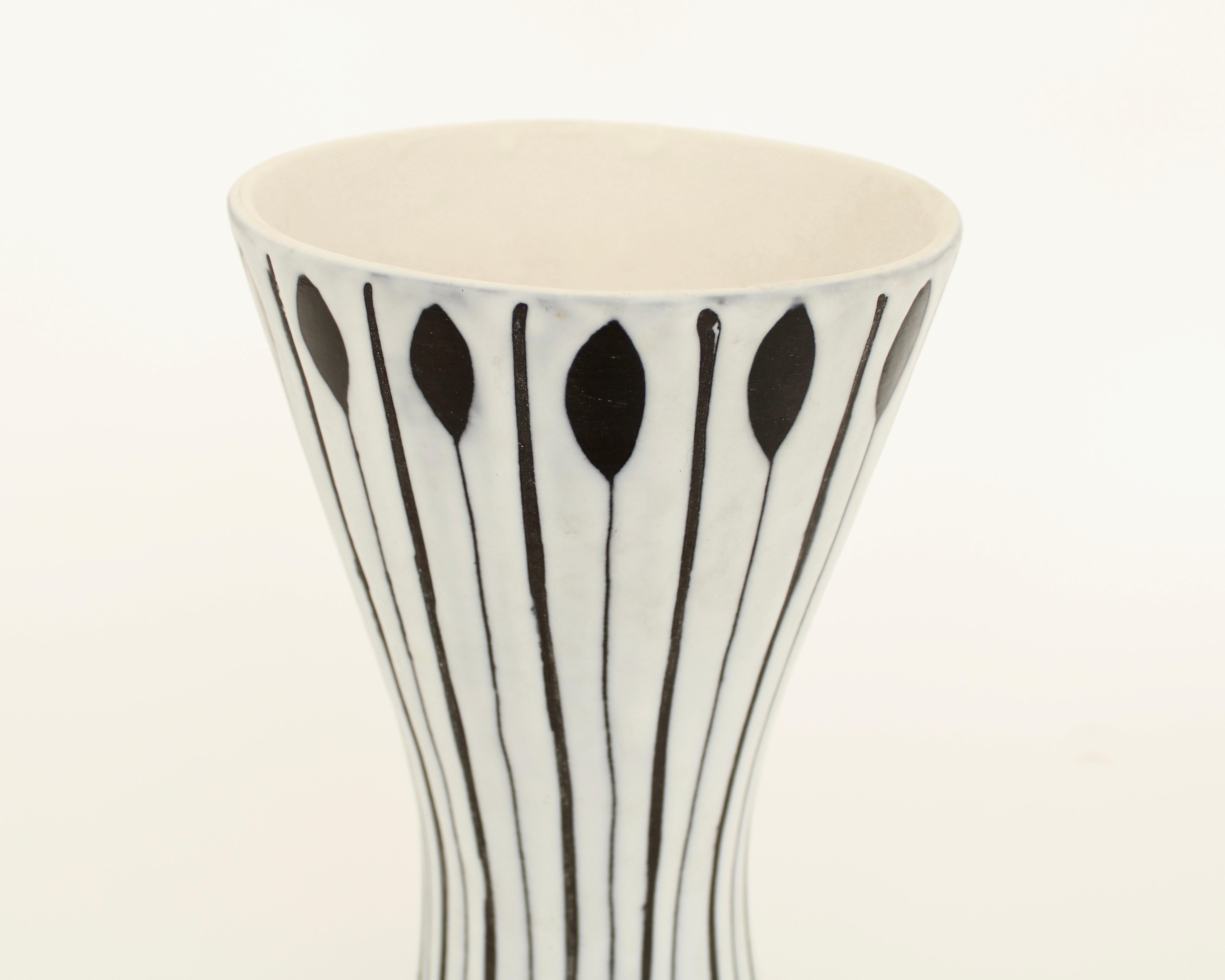 Roger Capron Black and White Ceramic Vase Lance or Arrow Motif, circa 1957 In Excellent Condition In Chicago, IL
