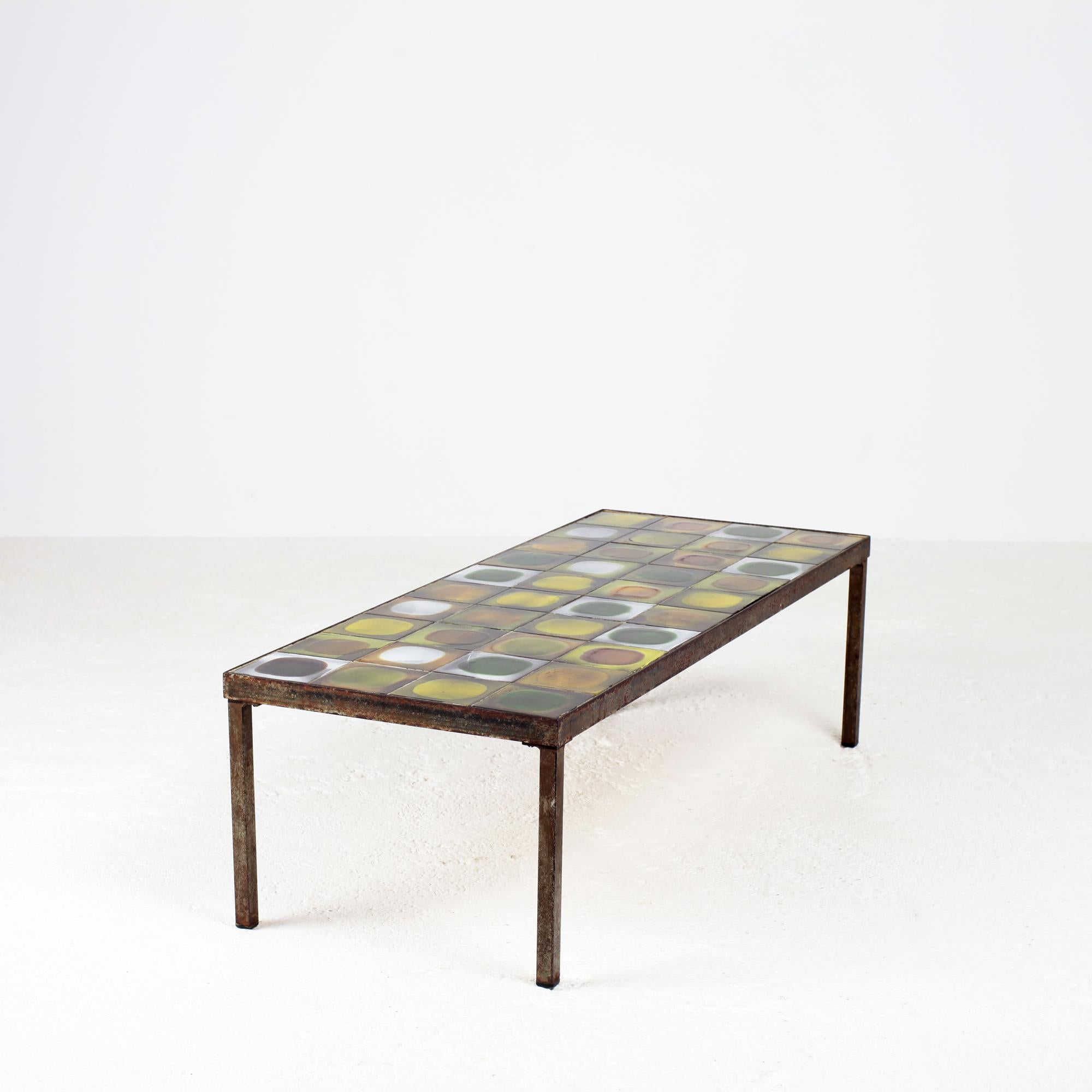 This coffee table was designed by Roger Capron.
It features metal legs and a tabletop decorated with glazed ceramic tiles.
The table is in a good vintage condition and signed by the French artist.