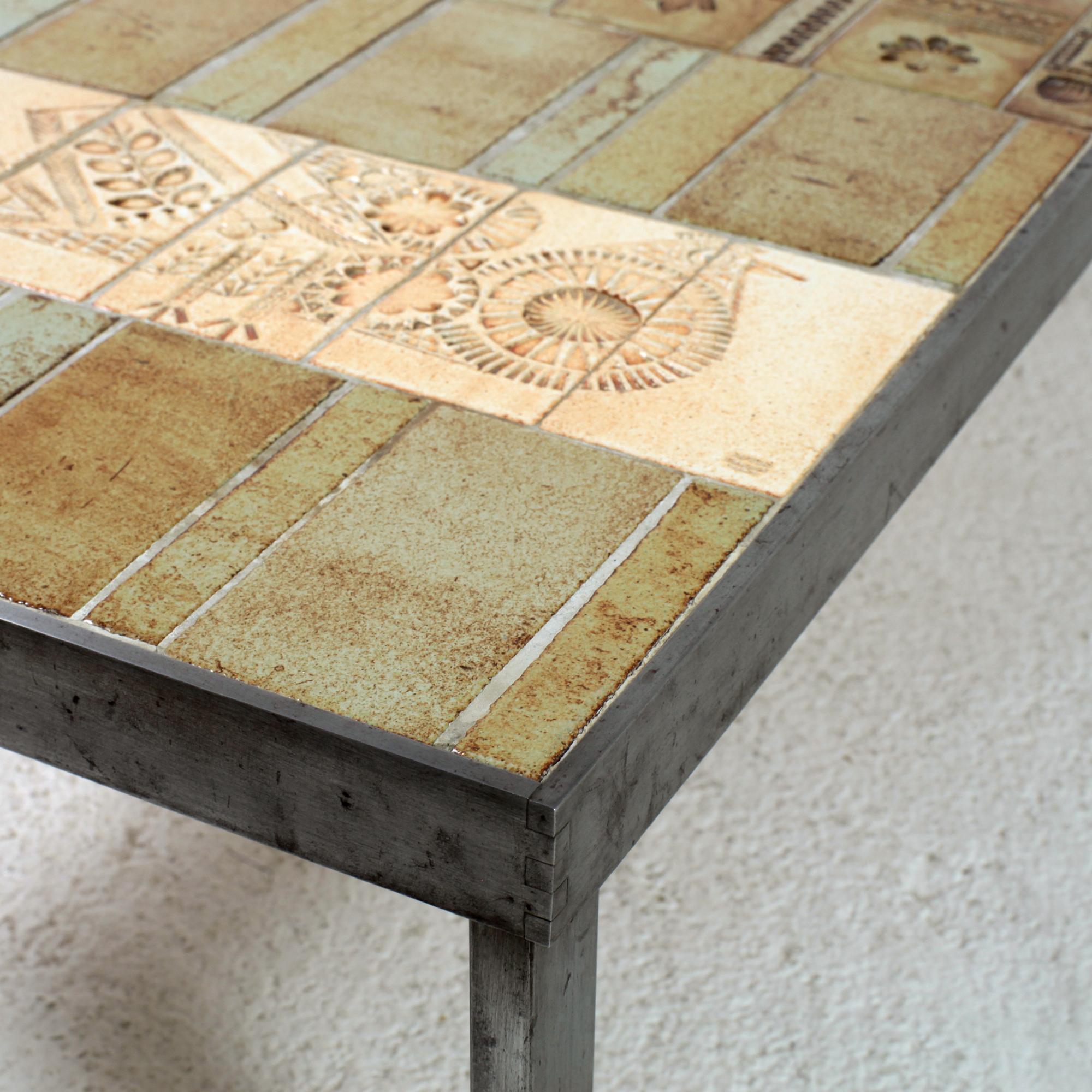 Mesa baja de cerámica Roger Capron con decoración de pájaros, Vallauris Francia 1960 mediados del siglo XX en venta