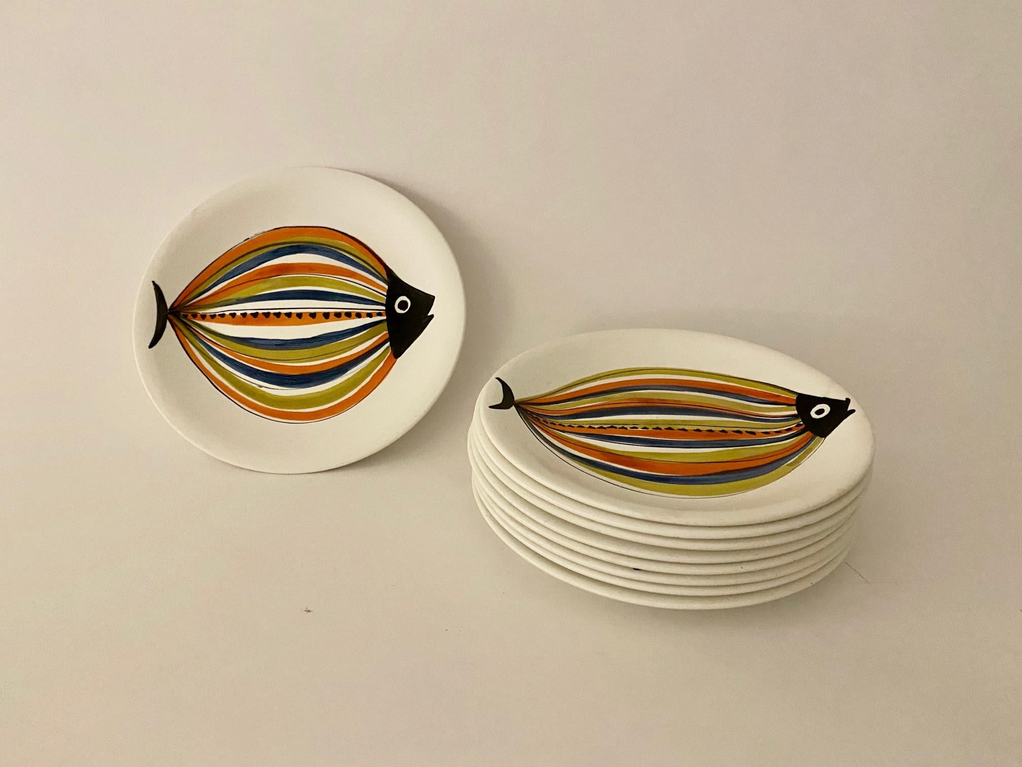 Roger Capron Ceramic Set of 8 Plates with Stylized Fish, Vallauris, 1950s In Good Condition In Paris, FR