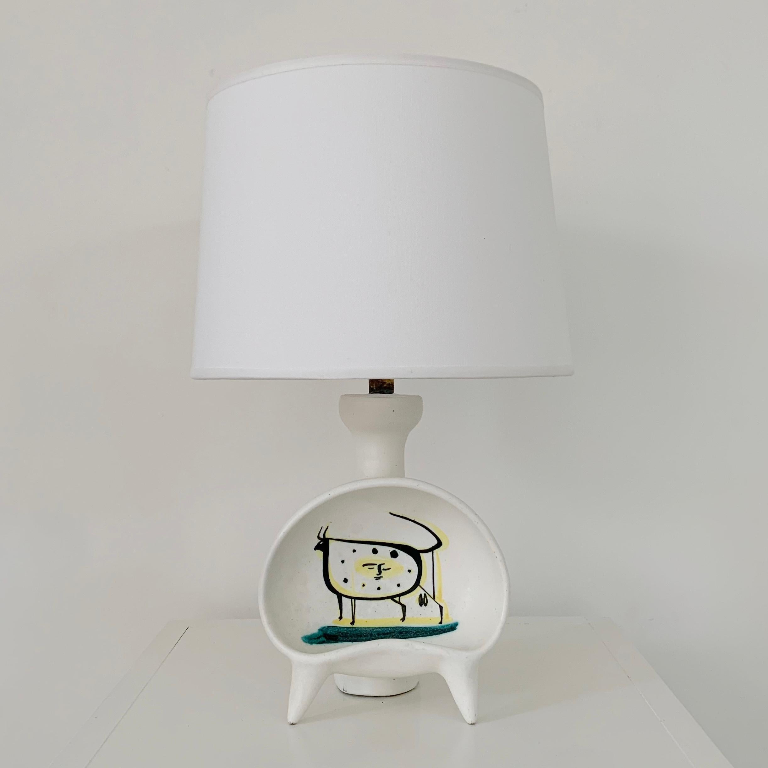 Nice Roger Capron table lamp, circa 1955, France.
White enameled ceramic, bull and sun poetic hand-painted decor.
Signed Capron Vallauris.
New fabric shade.
One E27 bulb .
Dimensions: 32 cm total height, diameter of the shade: 21 cm.
All purchases