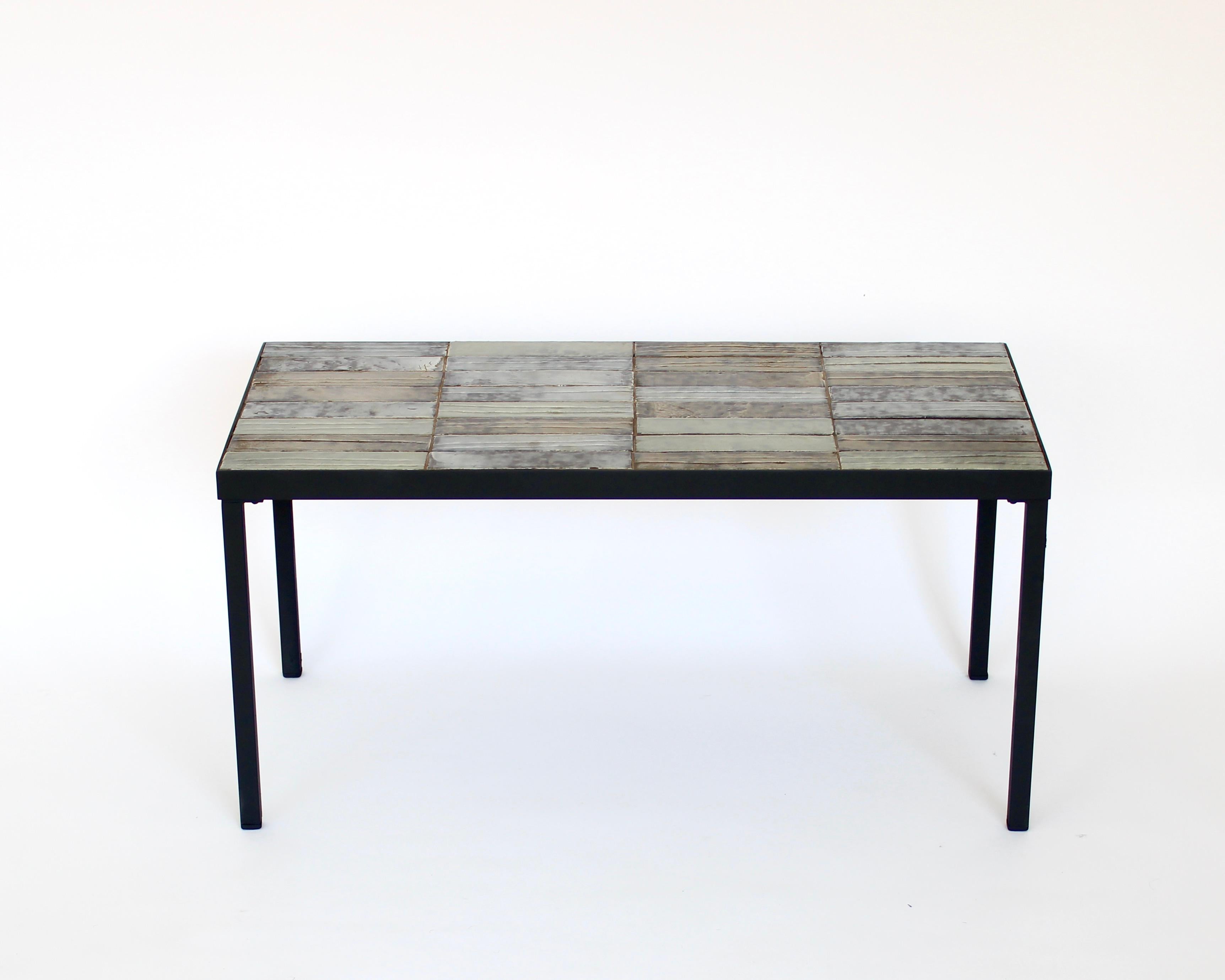 Table basse ou d'appoint Roger Capron Vallauris, France Bon état - En vente à Chicago, IL