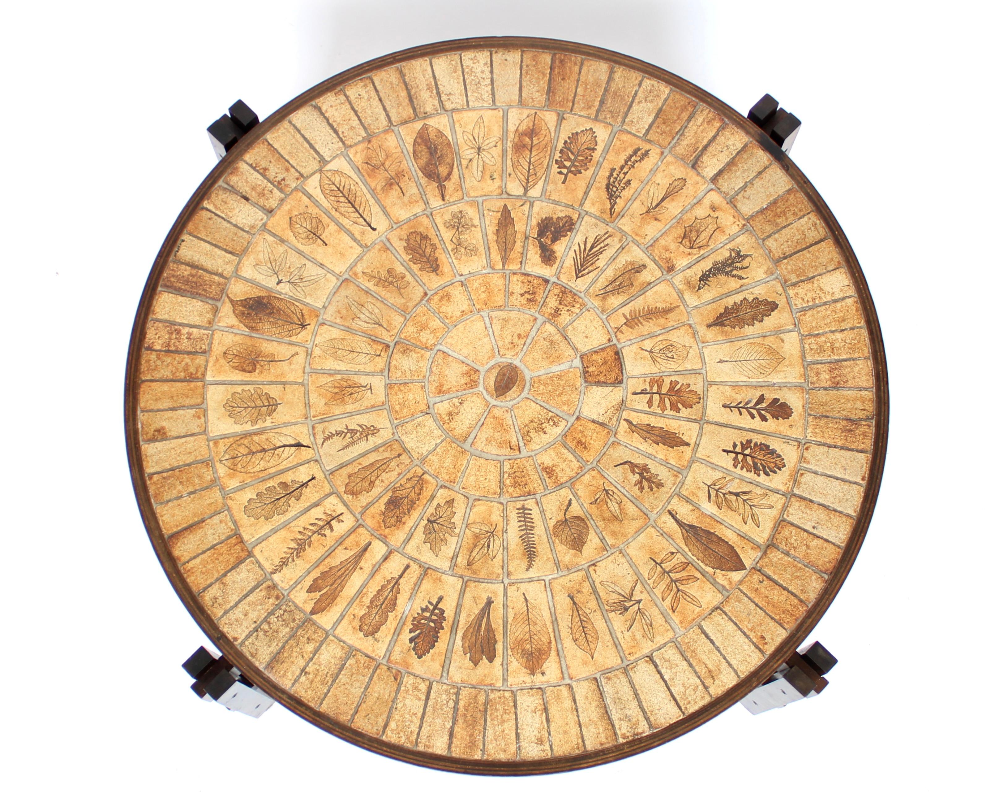 Milieu du XXe siècle Roger Capron Table basse en céramique Les Herbiers Garrigue c1960 en vente