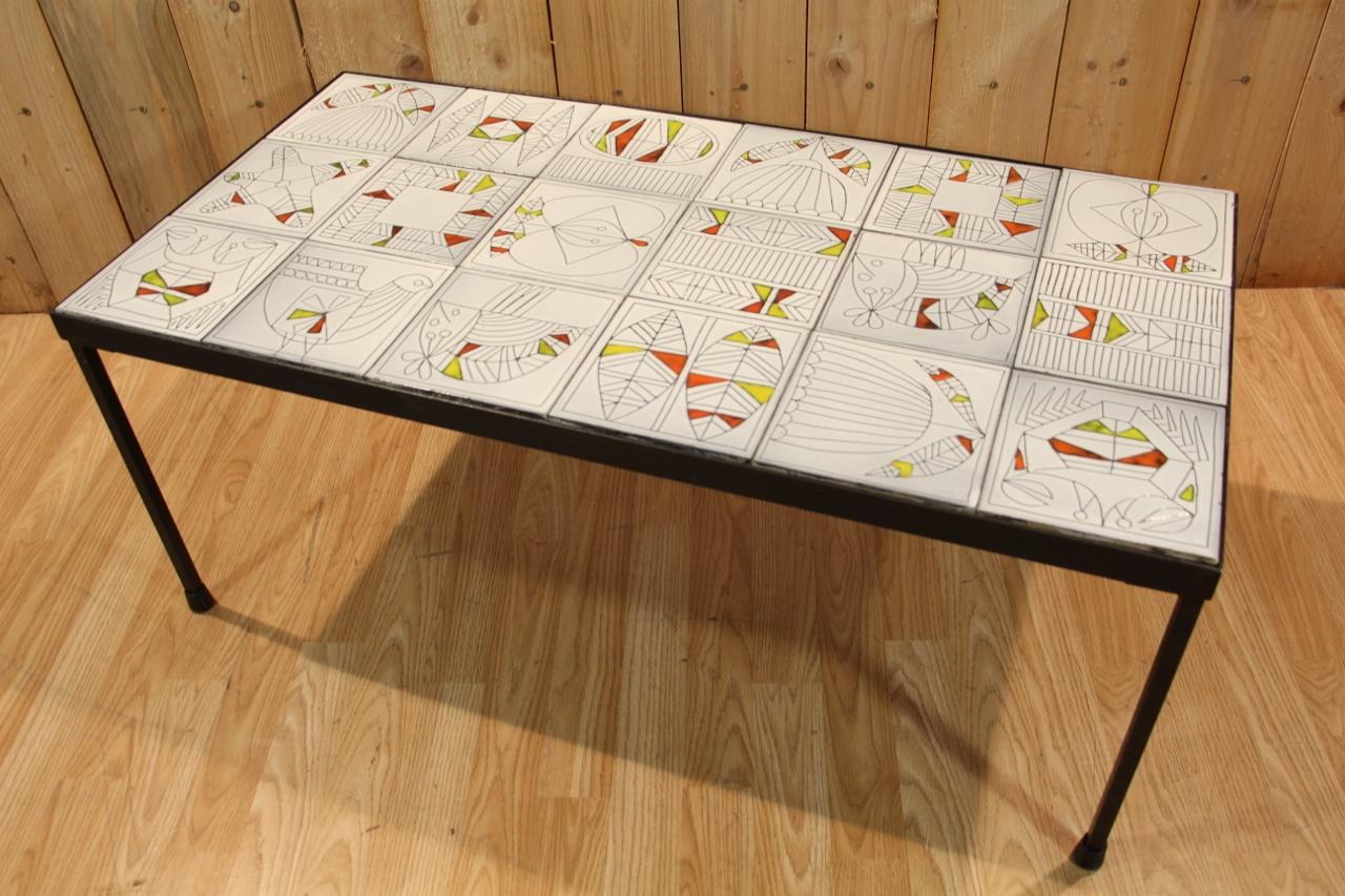 Coffee table from the 50s and 60s by Roger Capron, glazed ceramic tile top and iron base in good condition