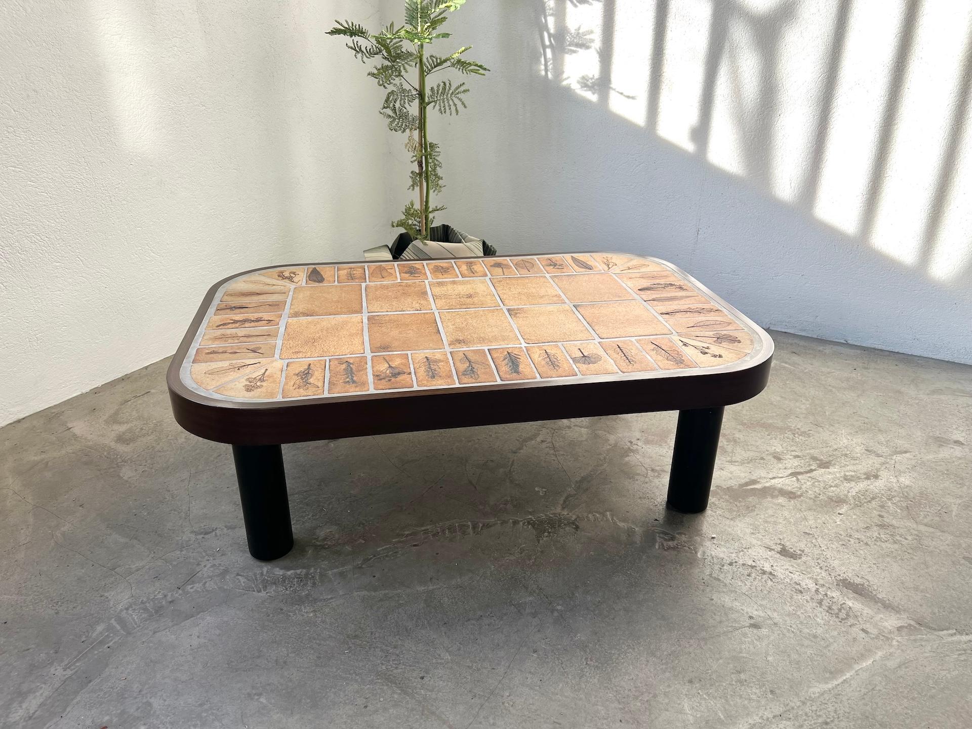 Table basse Roger Capron, modèle Herbariums, France 1965 Bon état à LYON, FR