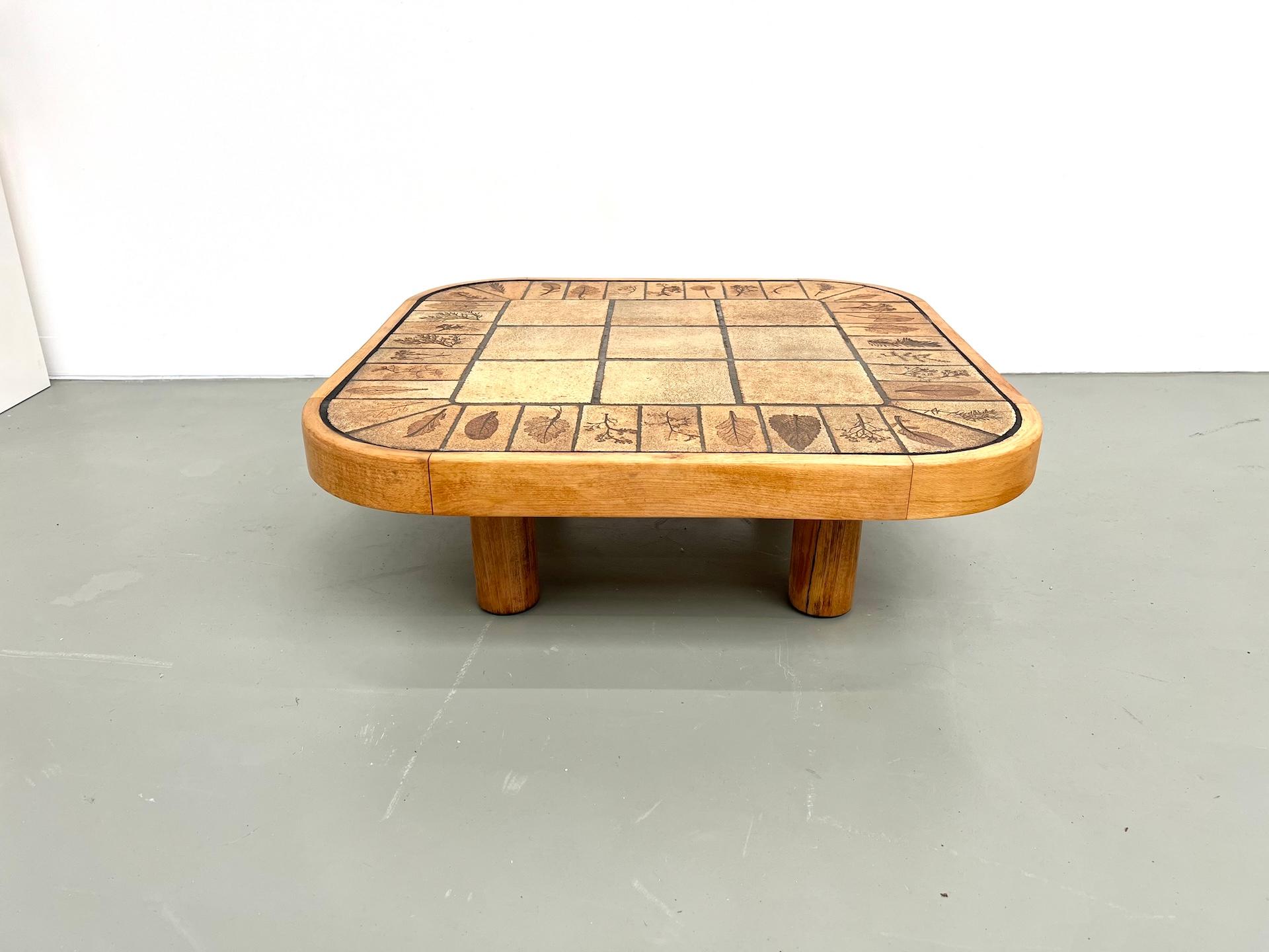 Roger Capron coffee table, Herbiers model in beech In Good Condition In LYON, FR