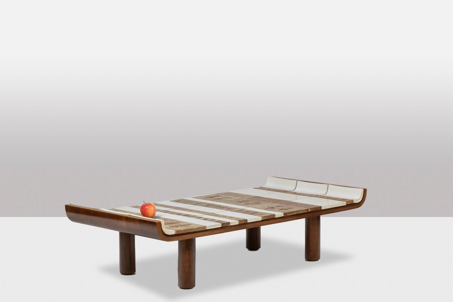 20ième siècle Roger Capron. Table basse en céramique, années 1970. en vente