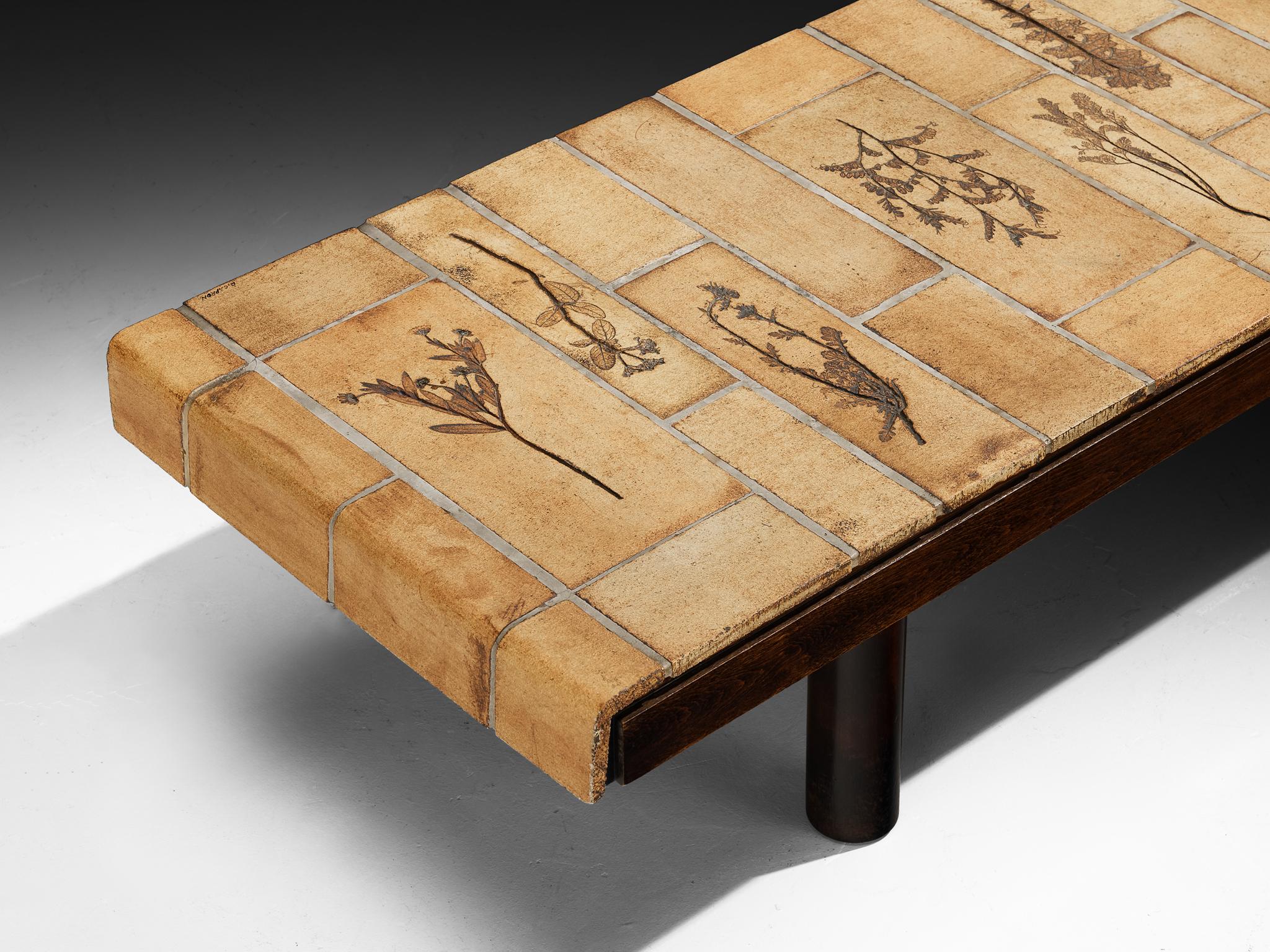 Mesa de centro Roger Capron con impresiones de fauna en cerámica y madera finales del siglo XX en venta