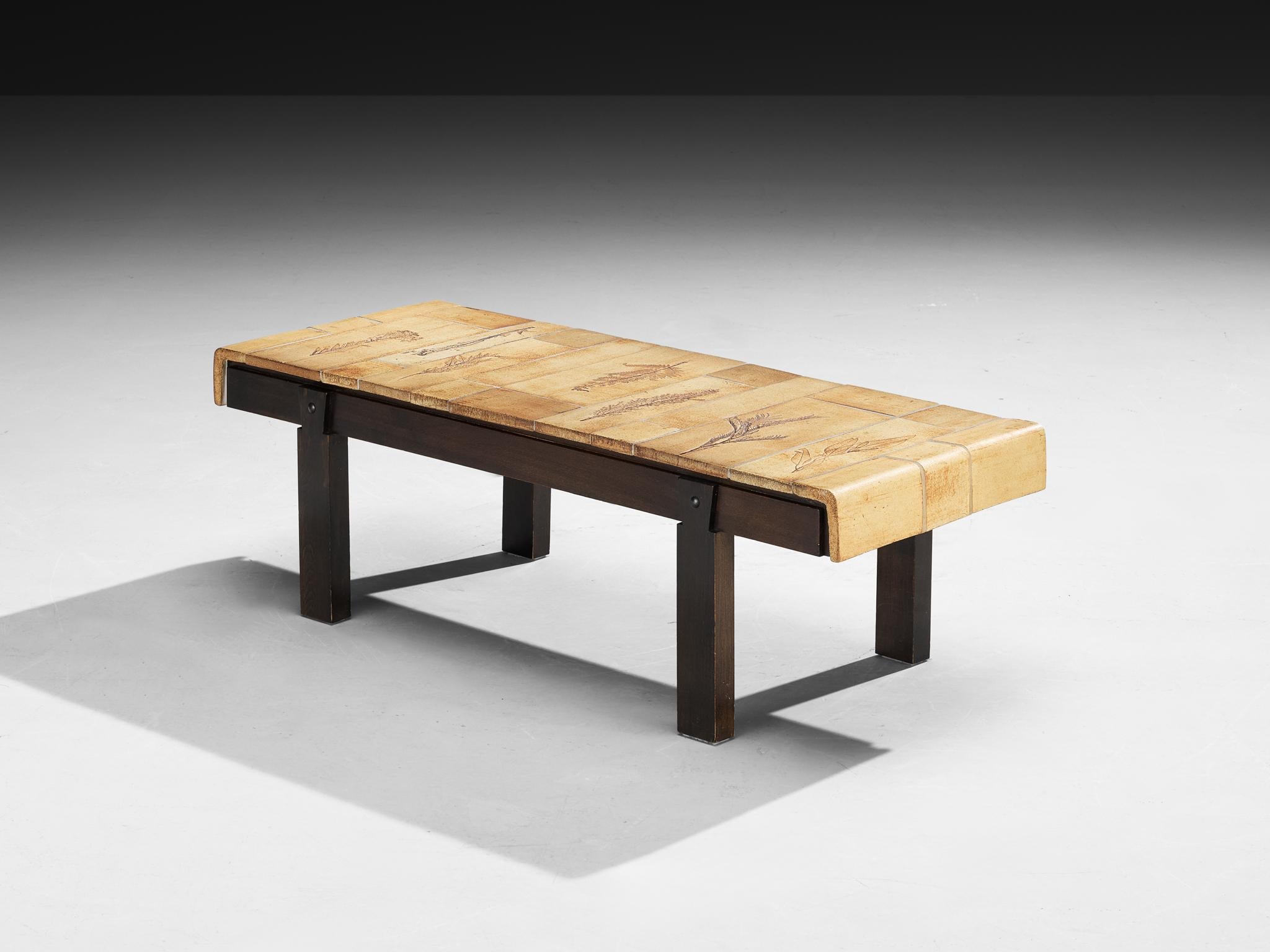 Roger Capron Table basse avec empreintes de Fauna en céramique et Wood en vente 1