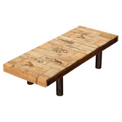 Mesa de centro Roger Capron con impresiones de fauna en cerámica y madera