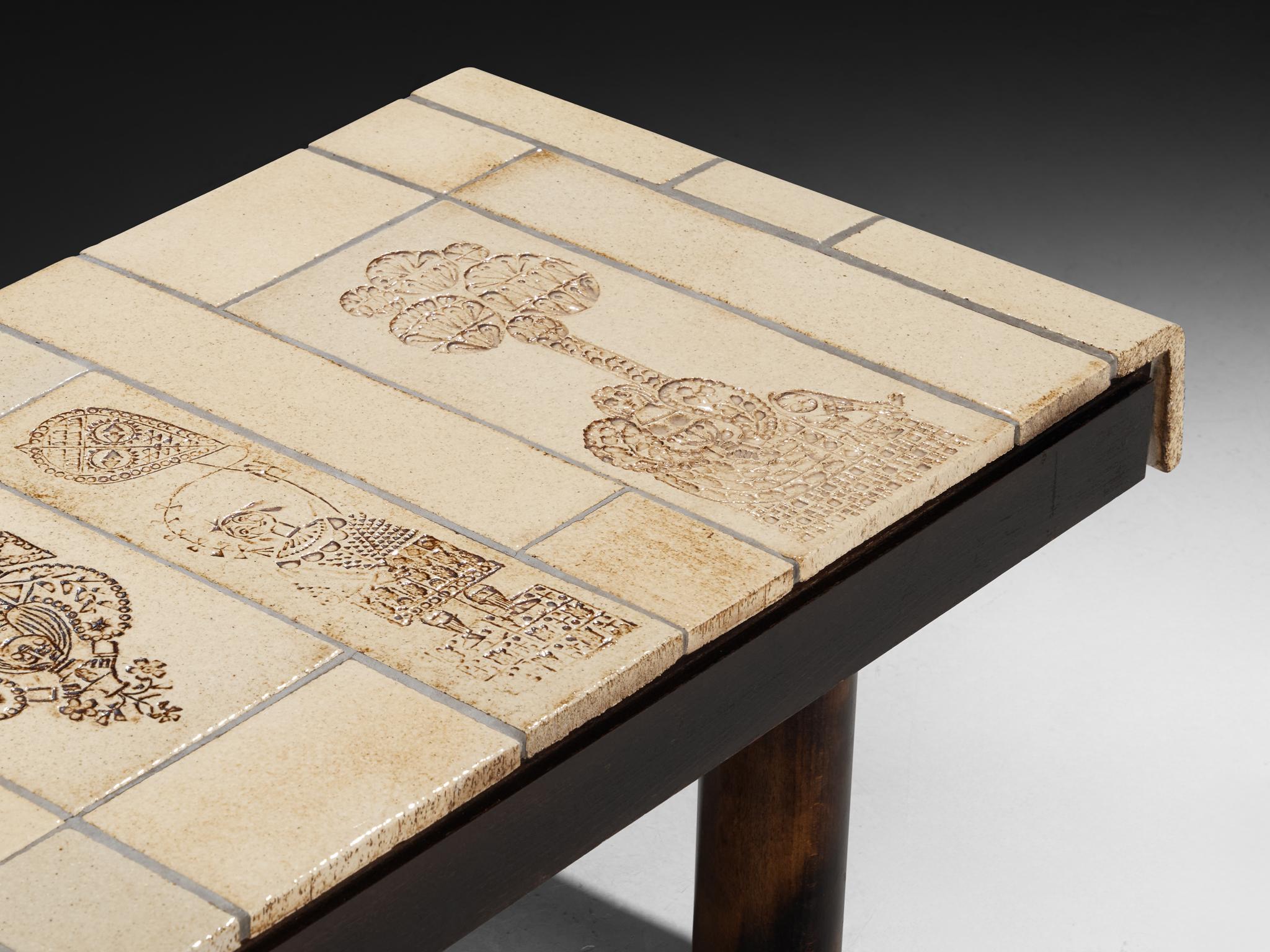 Roger Capron Couchtisch mit illustrativen Aufdrucken aus Keramik und Wood (Moderne der Mitte des Jahrhunderts) im Angebot