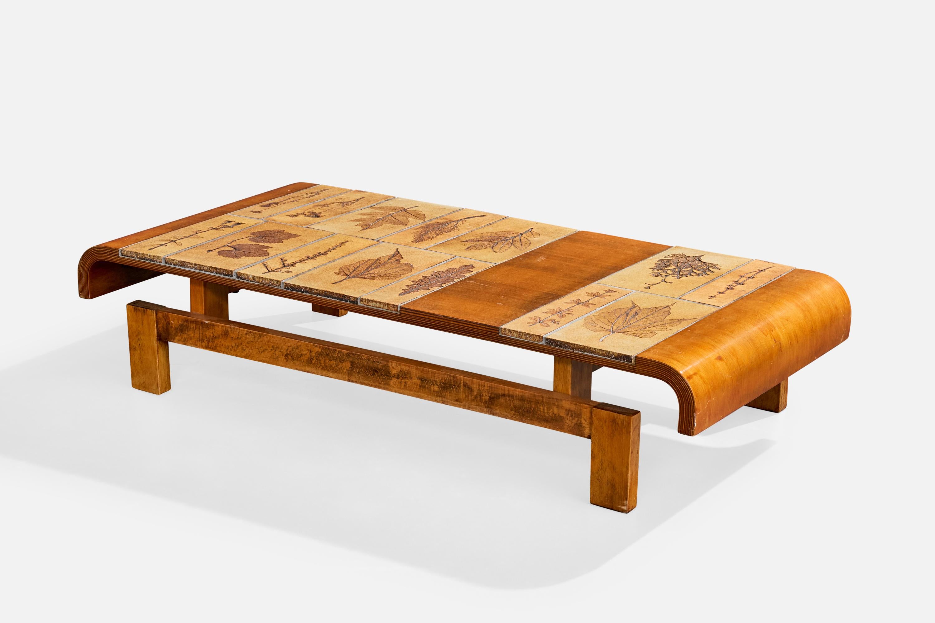 Table basse en bois et carreaux de céramique beige, conçue et produite par Roger Capron, France, c. années 1960.

Dimensions globales (pouces) : 10.75 