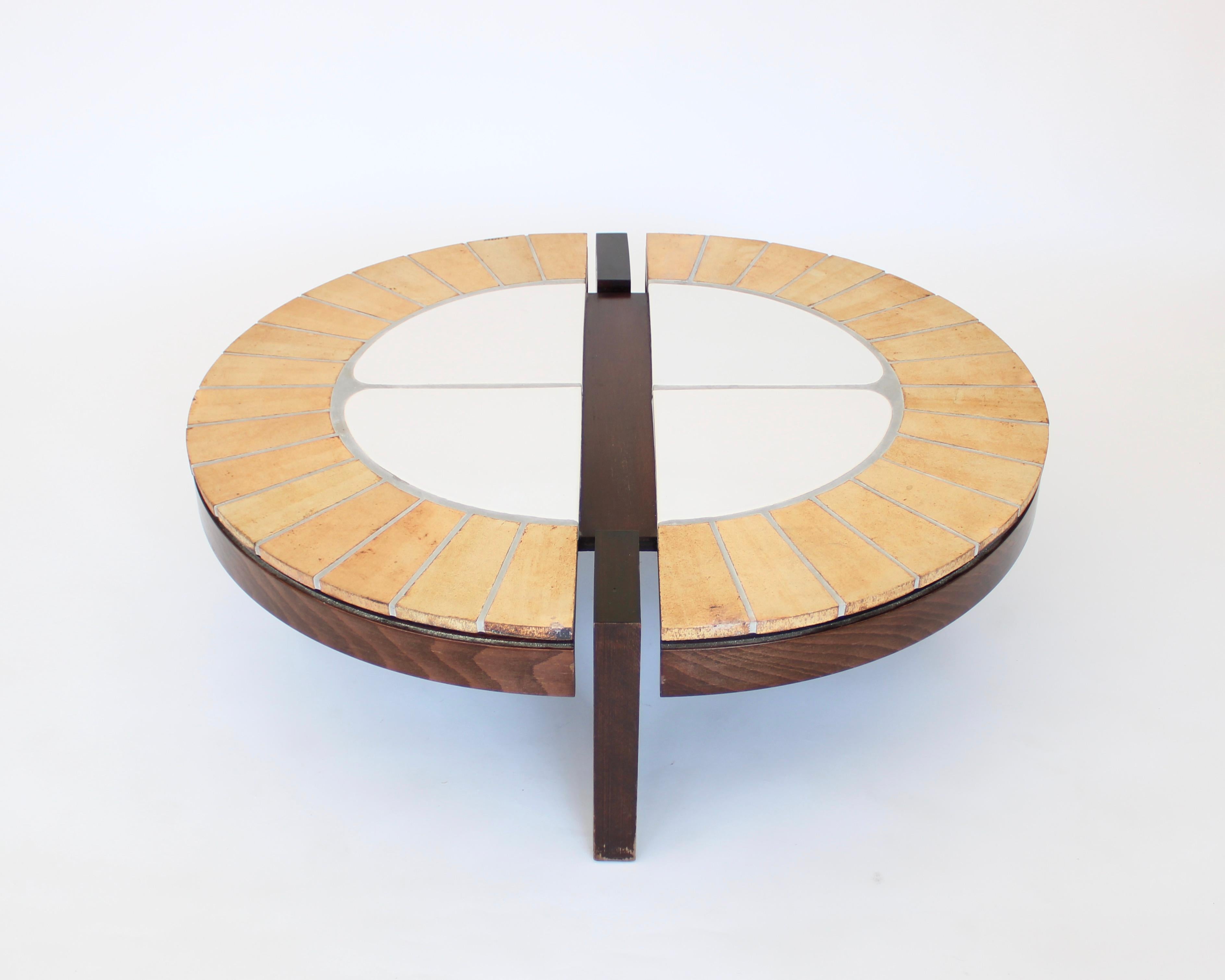 Français Roger Capron Table basse en céramique française et Wood Signée R Capron
