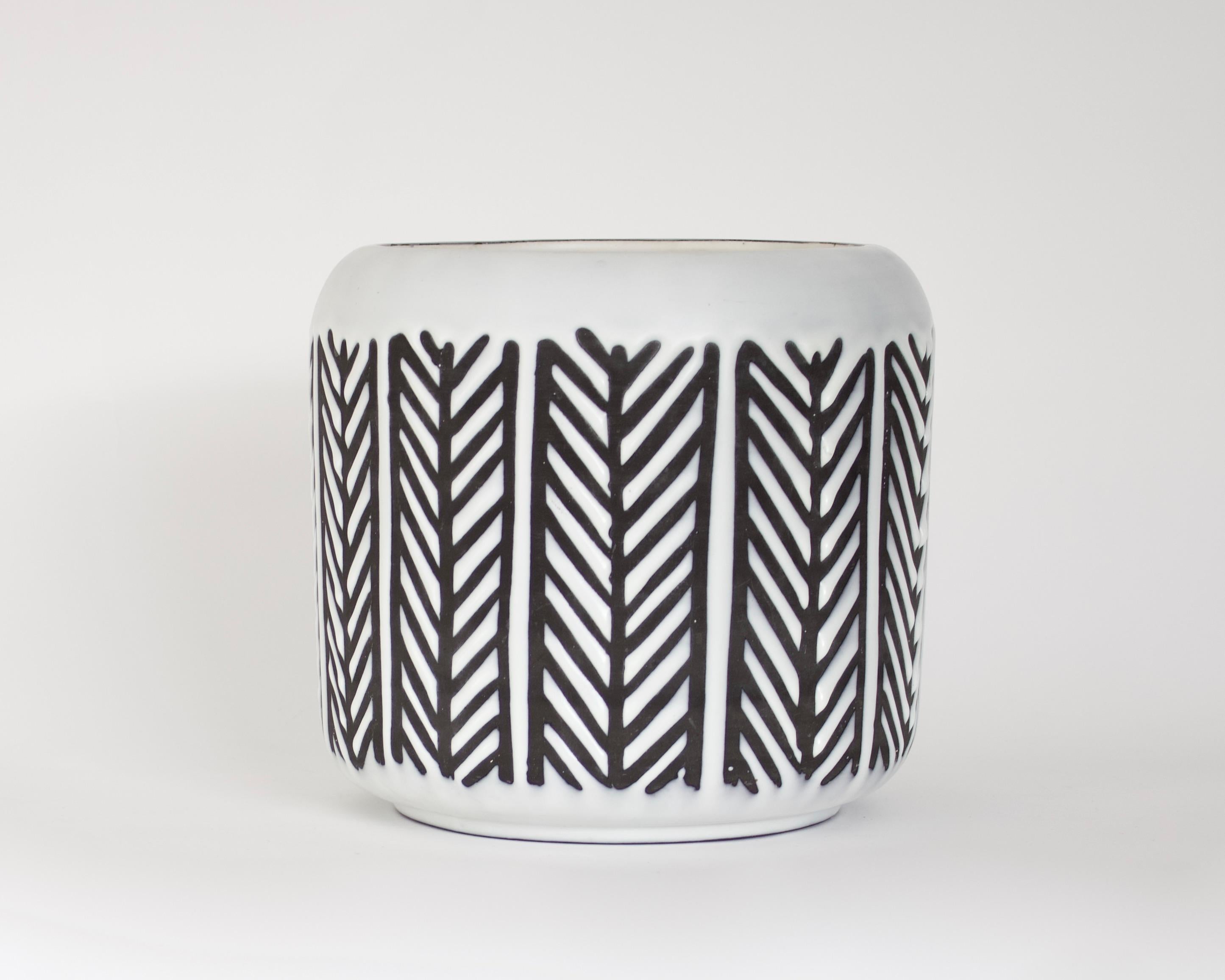 Mid-20th Century Roger Capron French Ceramic Black and White Cache Pot or Vase, Circa 1956 For Sale