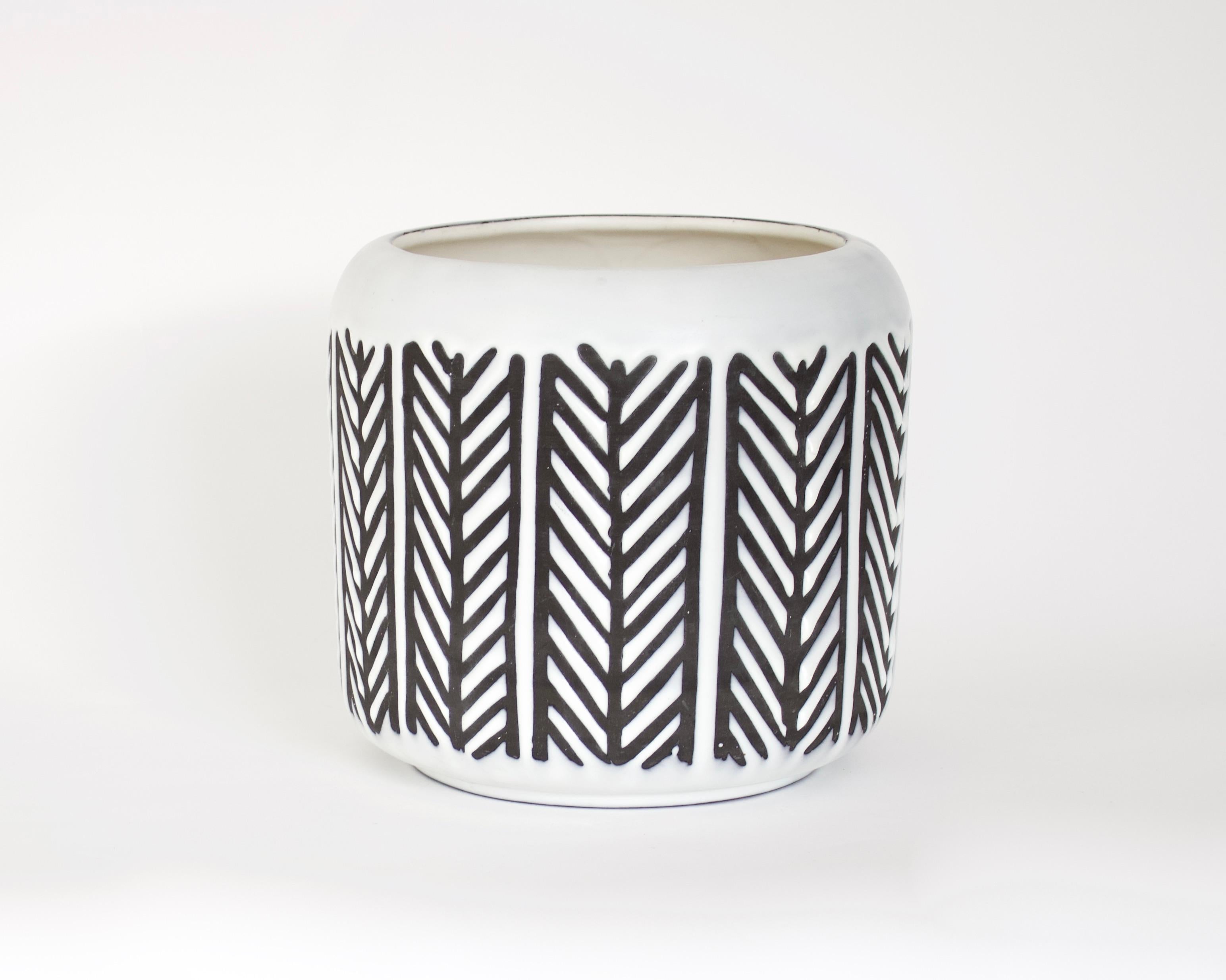 Roger Capron French Ceramic Black and White Cache Pot or Vase, Circa 1956 For Sale 1