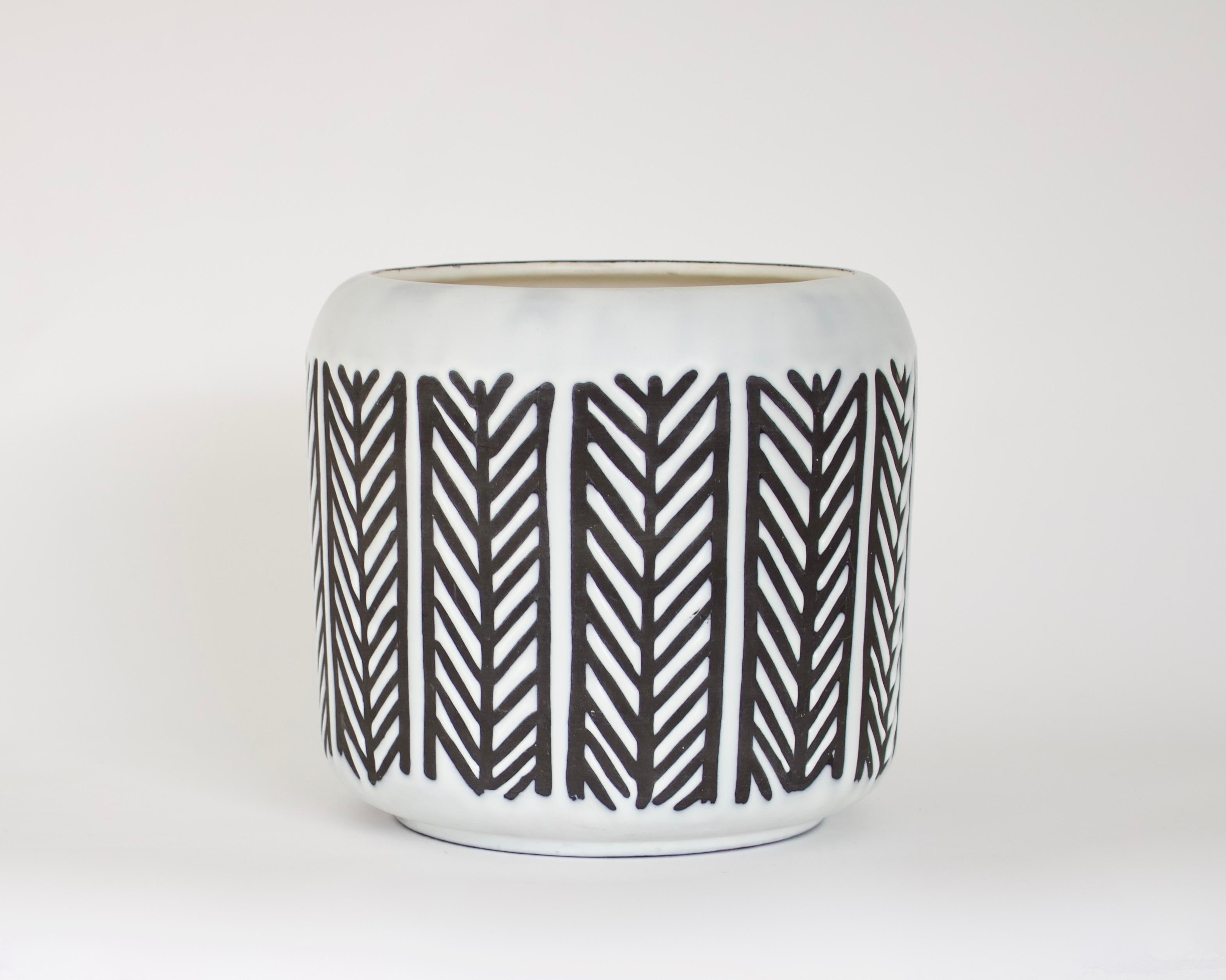 Roger Capron French Ceramic Black and White Cache Pot or Vase, Circa 1956 For Sale 2