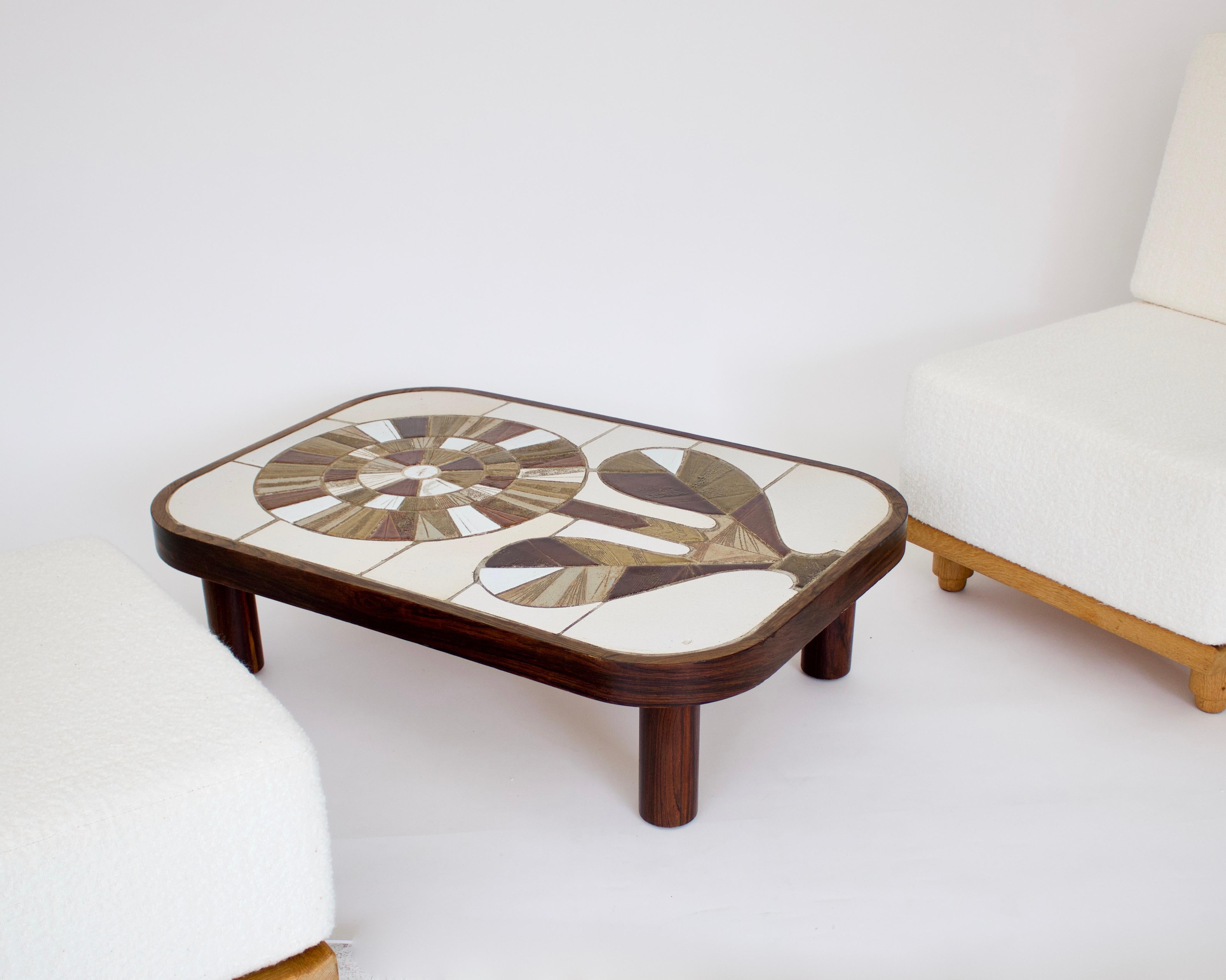Roger Capron French Ceramic Handmade Tile Sunflower Motif Coffee Table Vallauris Bon état à Chicago, IL