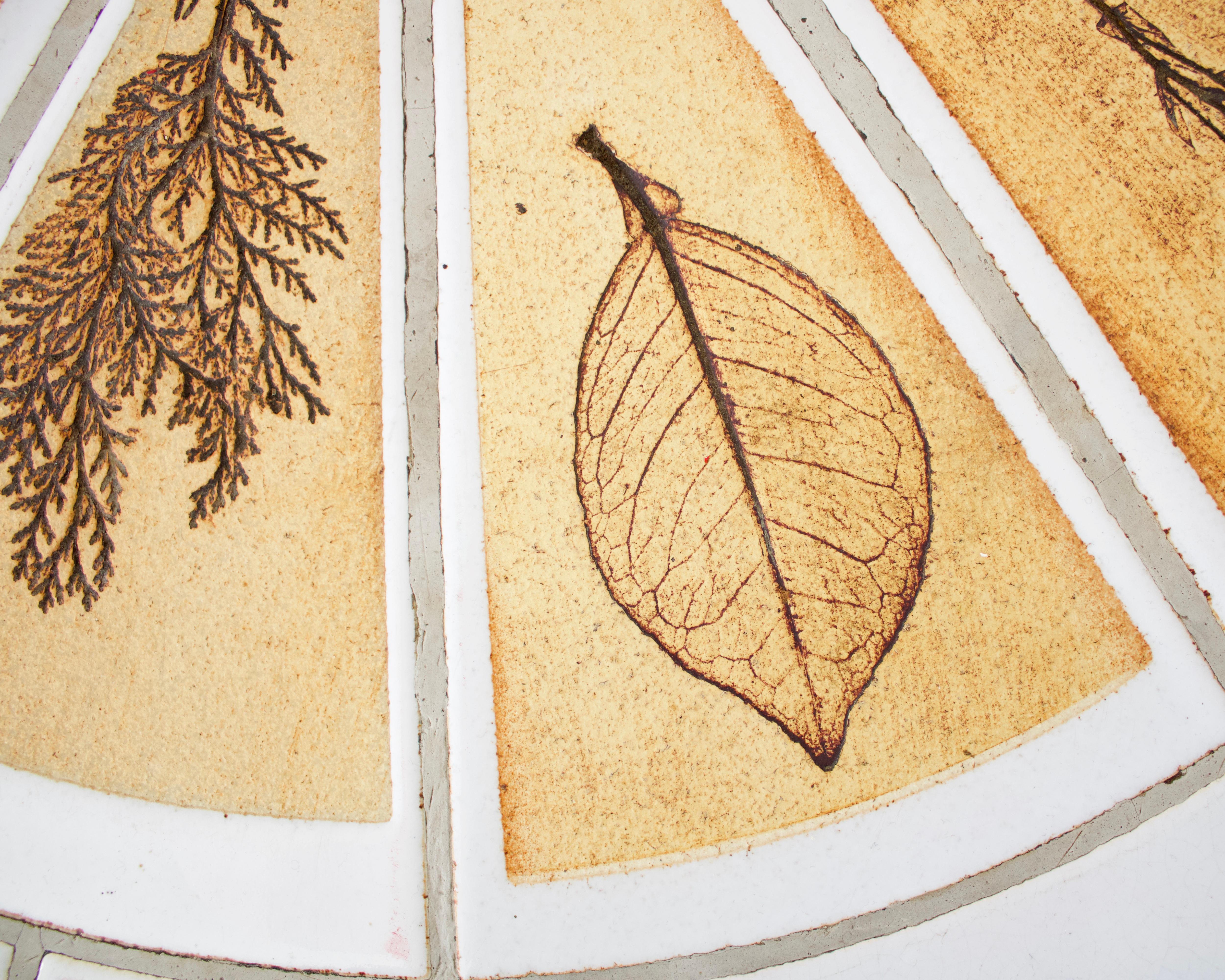 Céramique Table basse ovale en céramique française Roger Capron avec décorations en feuilles en vente