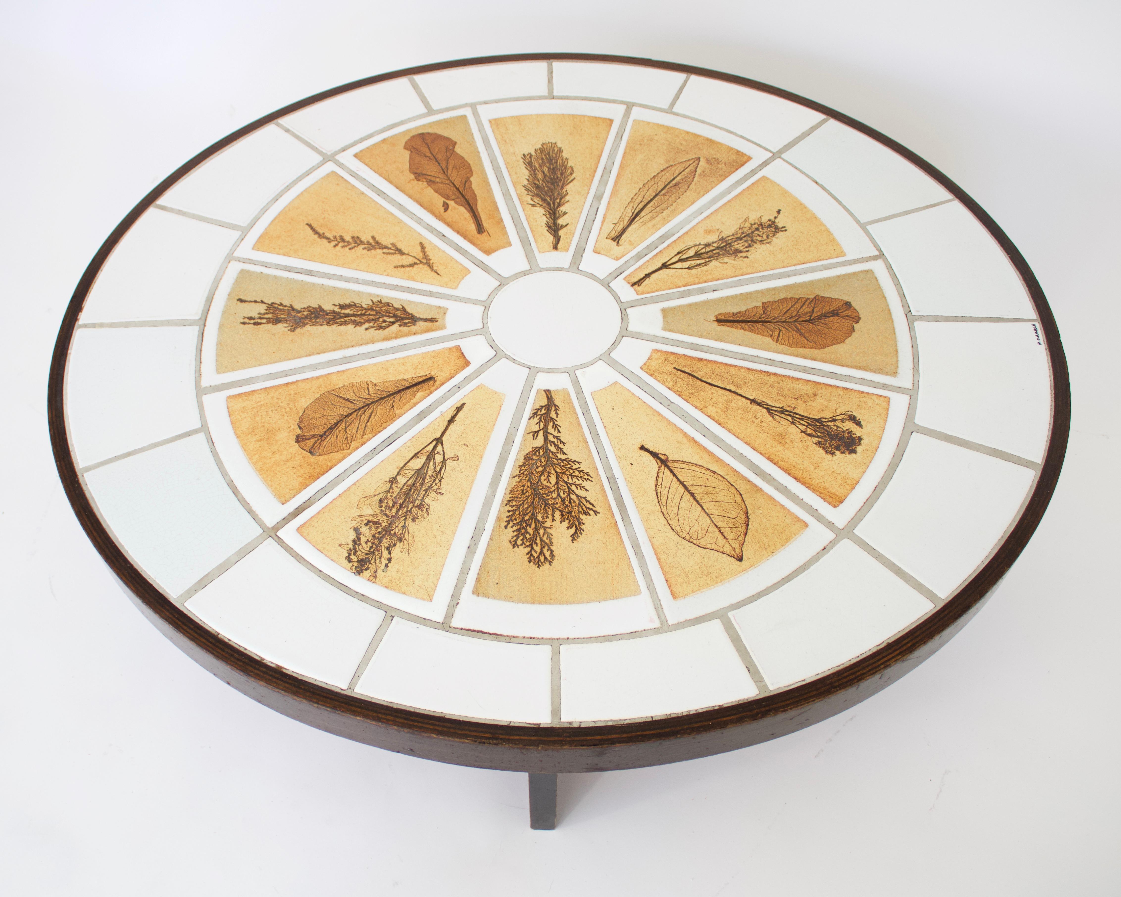 Table basse ovale en céramique française Roger Capron avec décorations en feuilles en vente 4