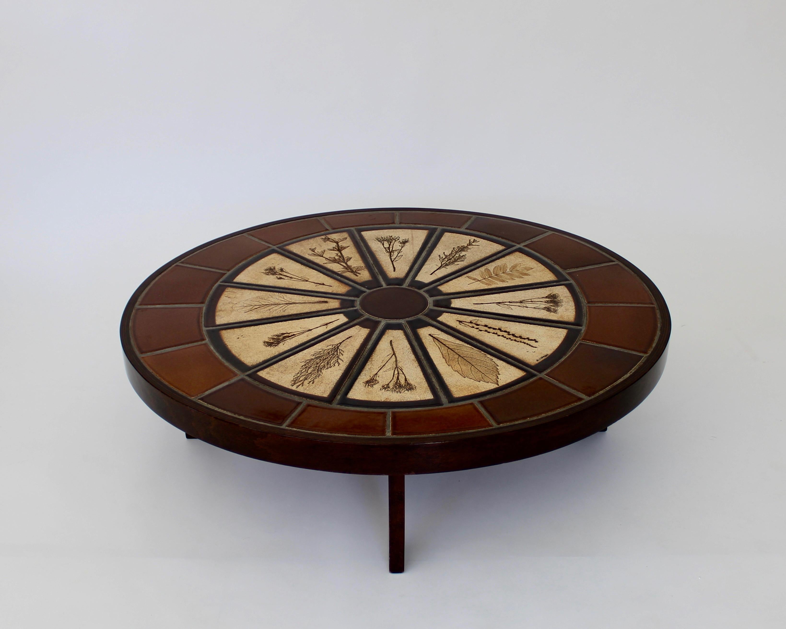 Roger Capron French Ceramic Round Coffee Table with Leaf Decorations In Good Condition In Chicago, IL