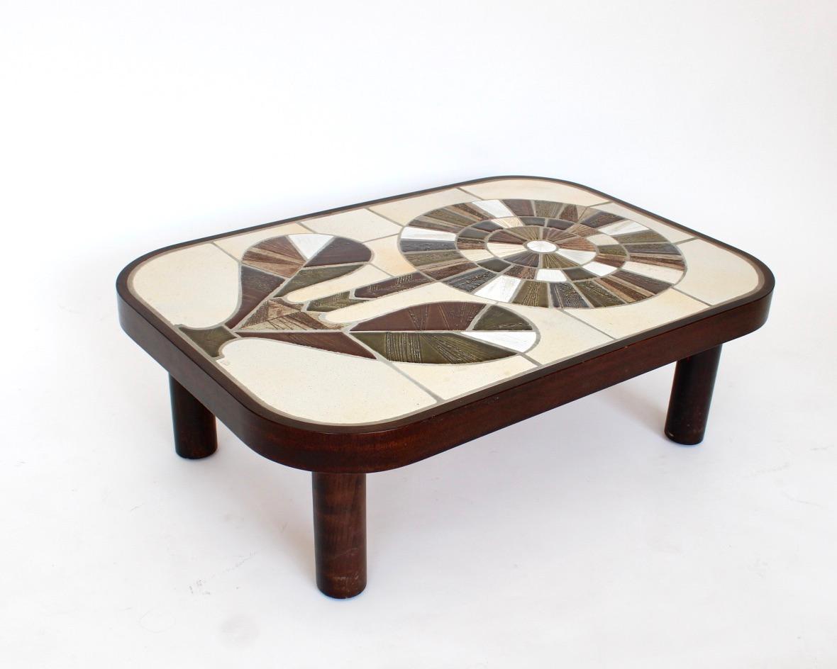 Roger Capron French Ceramic Sunflower Motif Coffee Table Vallauris In Good Condition For Sale In Chicago, IL
