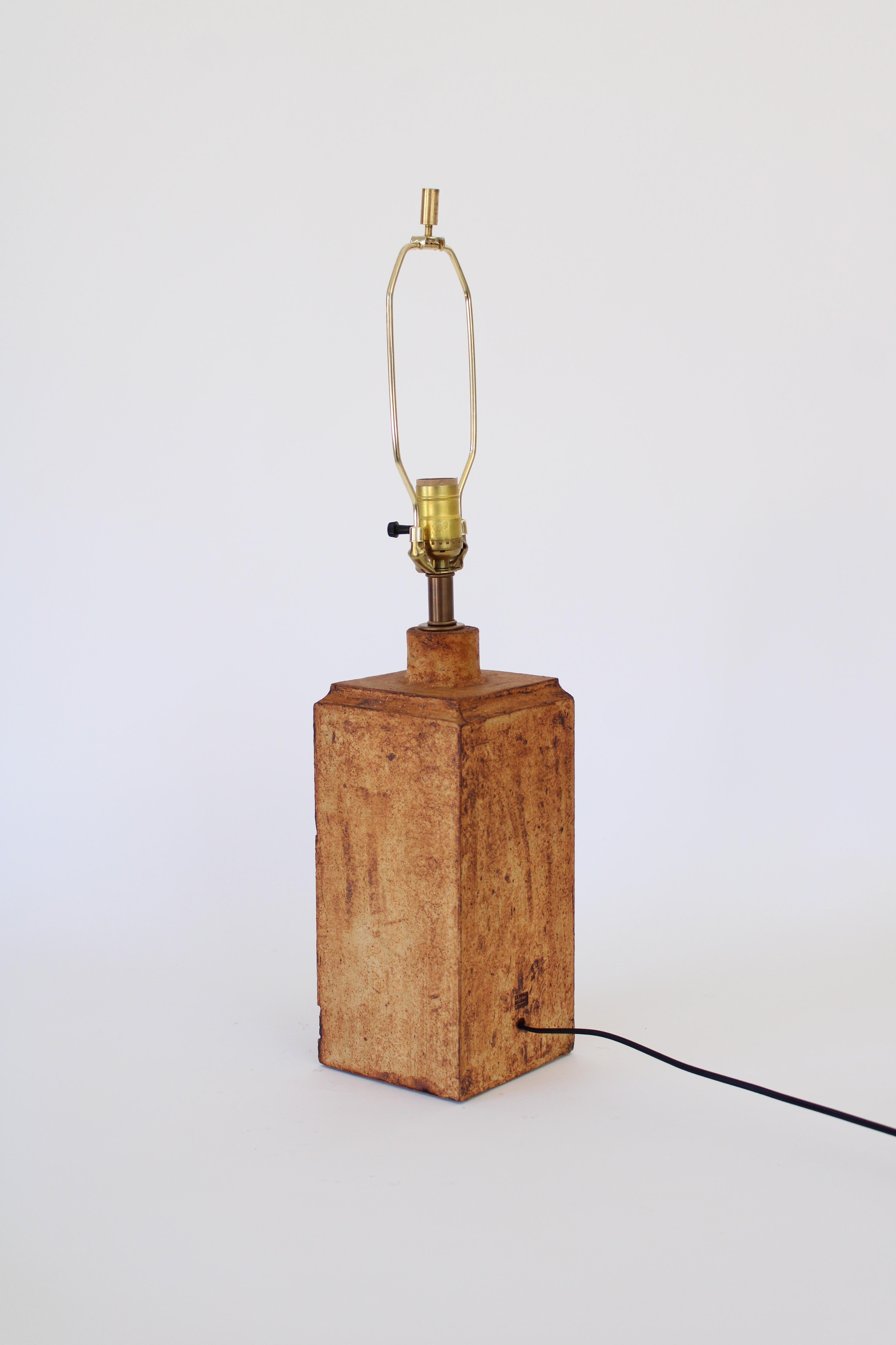 Lampe de table en céramique française Roger Capron, image de femme, vers 1977 en vente 3