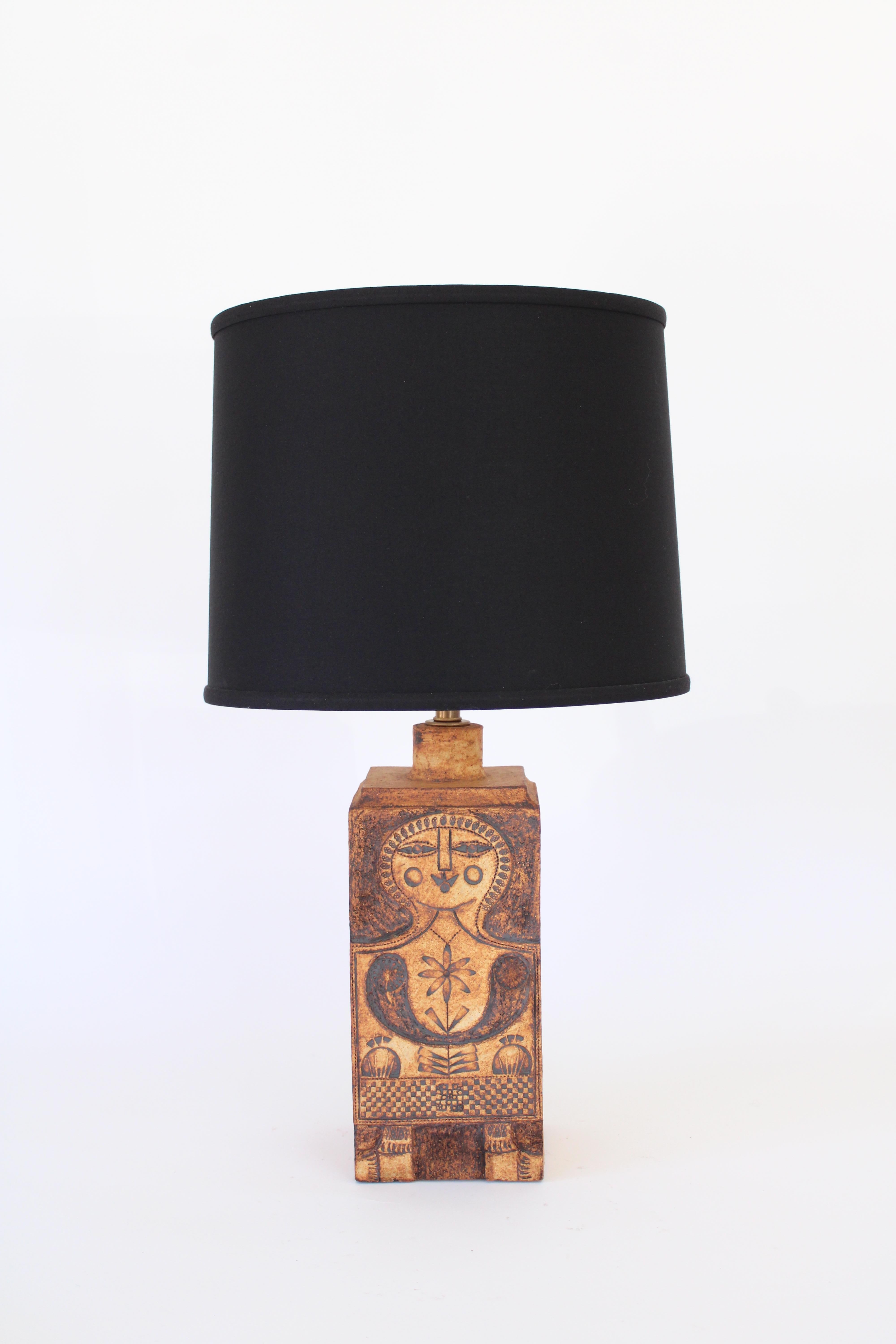 Roger Capron French Ceramic Table Lamp, Image of Woman circa 1977 In Good Condition For Sale In Chicago, IL