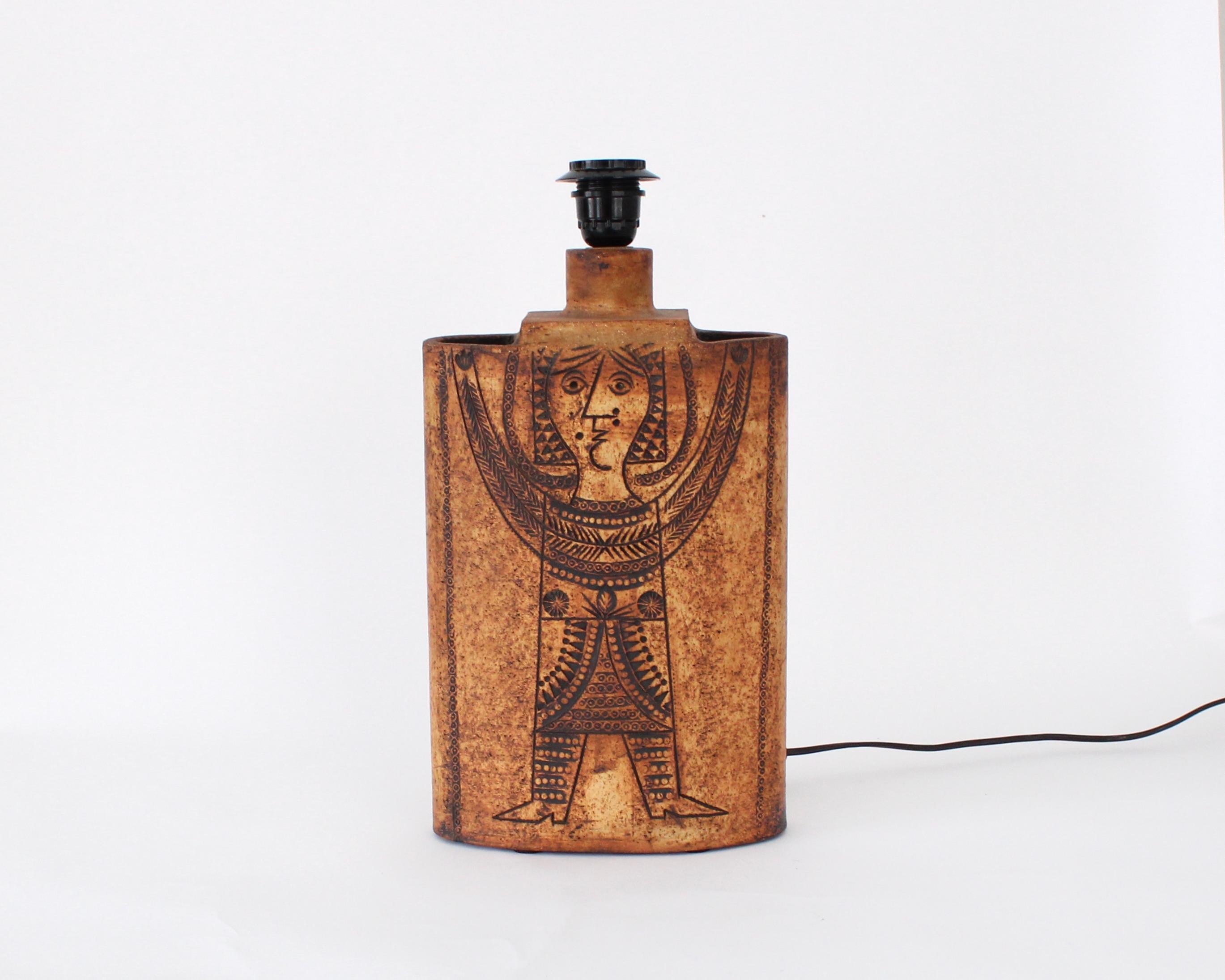 Mid-Century Modern Roger Capron French Ceramic Table Lamp Ochre Incised Figure Decoration Vallauris For Sale
