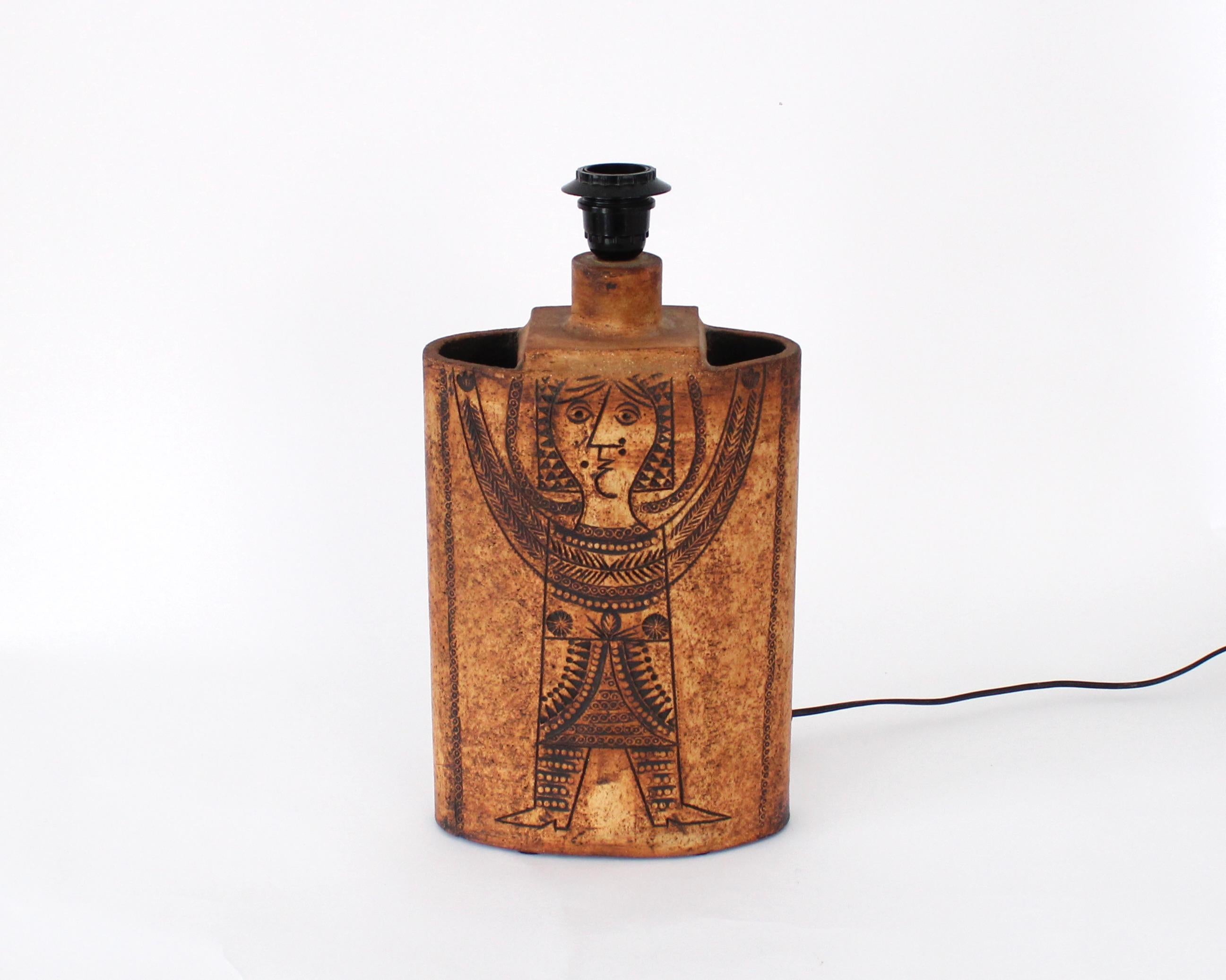 Roger Capron French Ceramic Table Lamp Ochre Incised Figure Decoration Vallauris In Good Condition For Sale In Chicago, IL