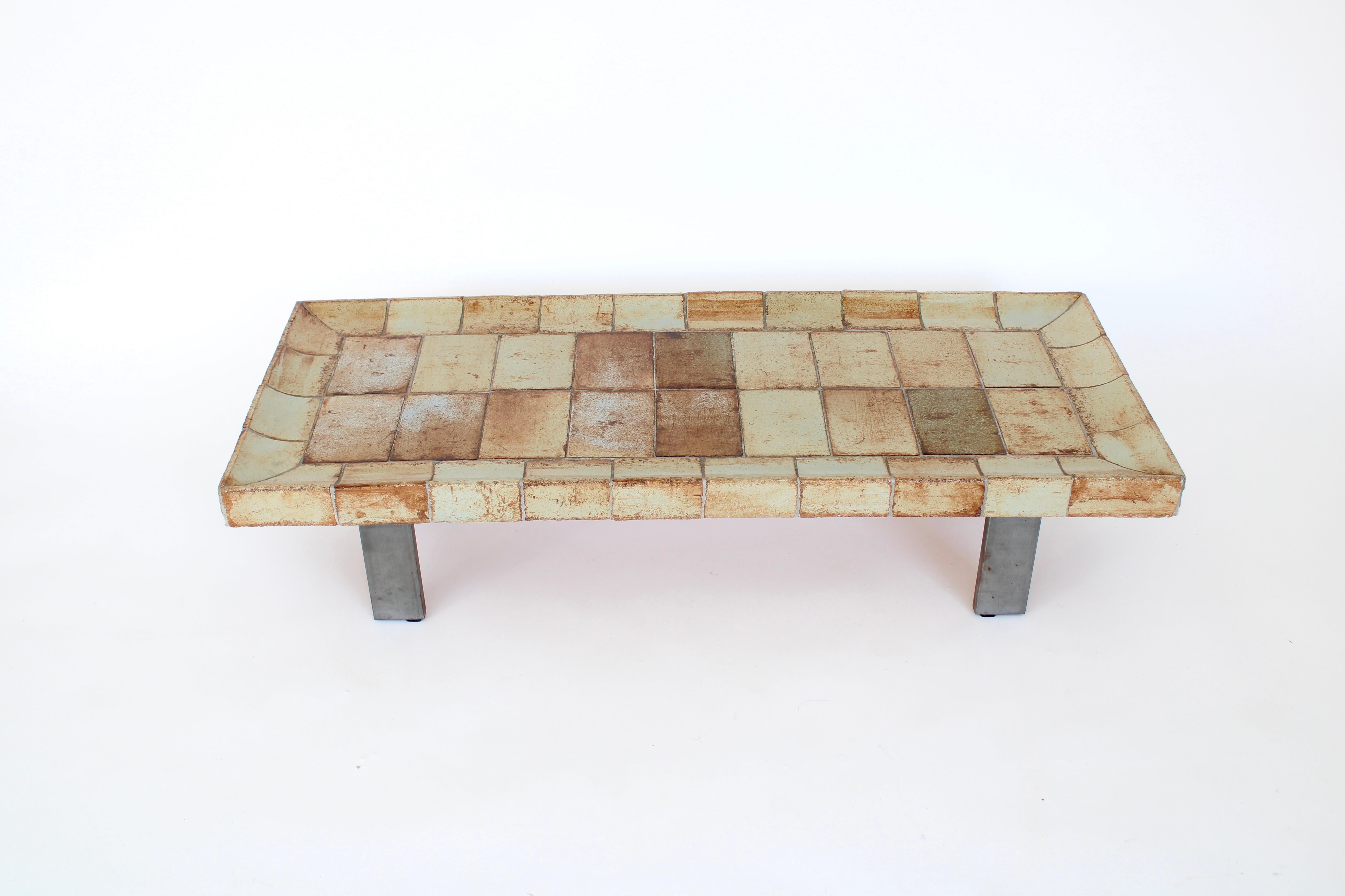 Mid-Century Modern Roger Capron Table basse en céramique française Modèle Cuvette Vallauris en vente
