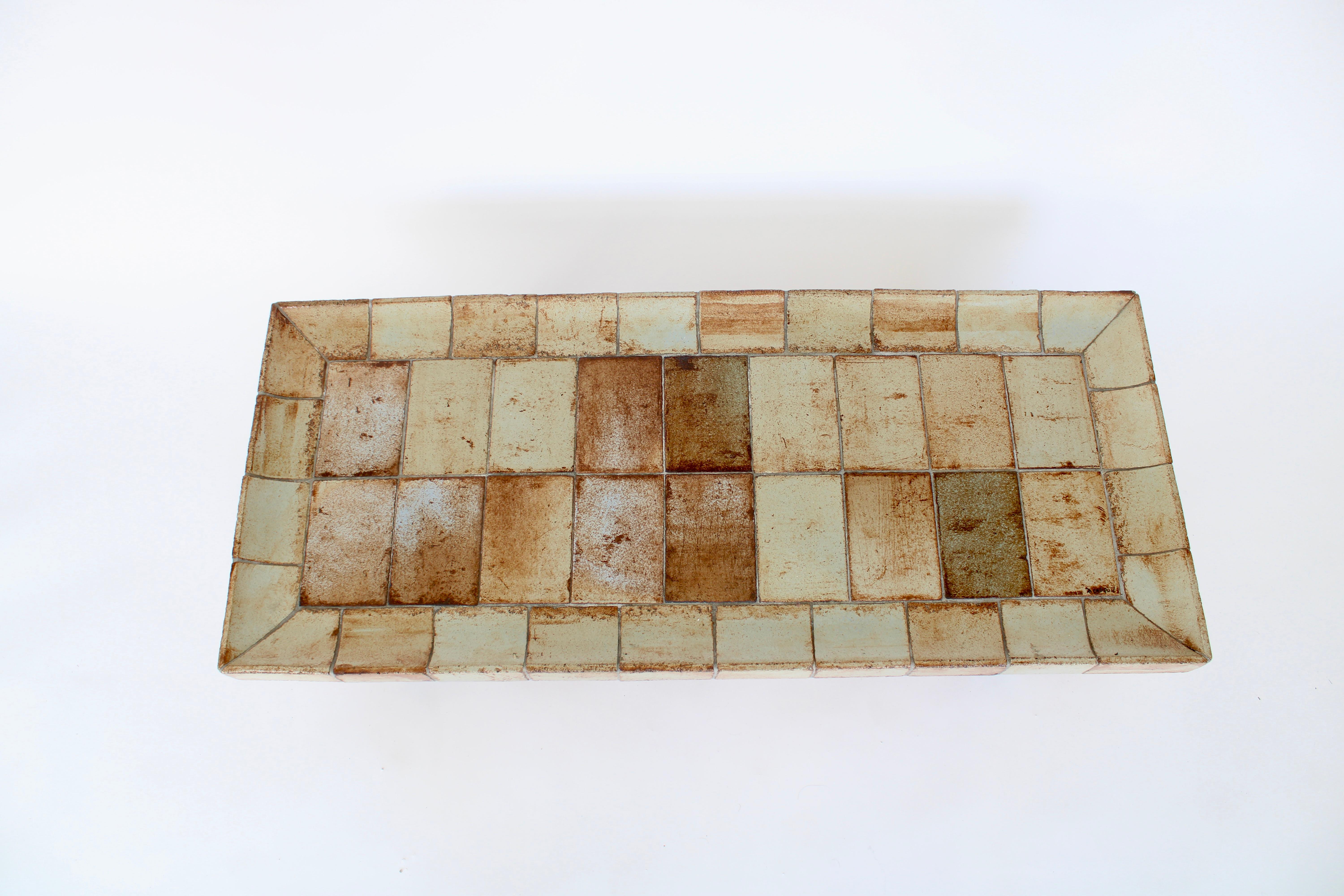 Roger Capron Table basse en céramique française Modèle Cuvette Vallauris Bon état - En vente à Chicago, IL