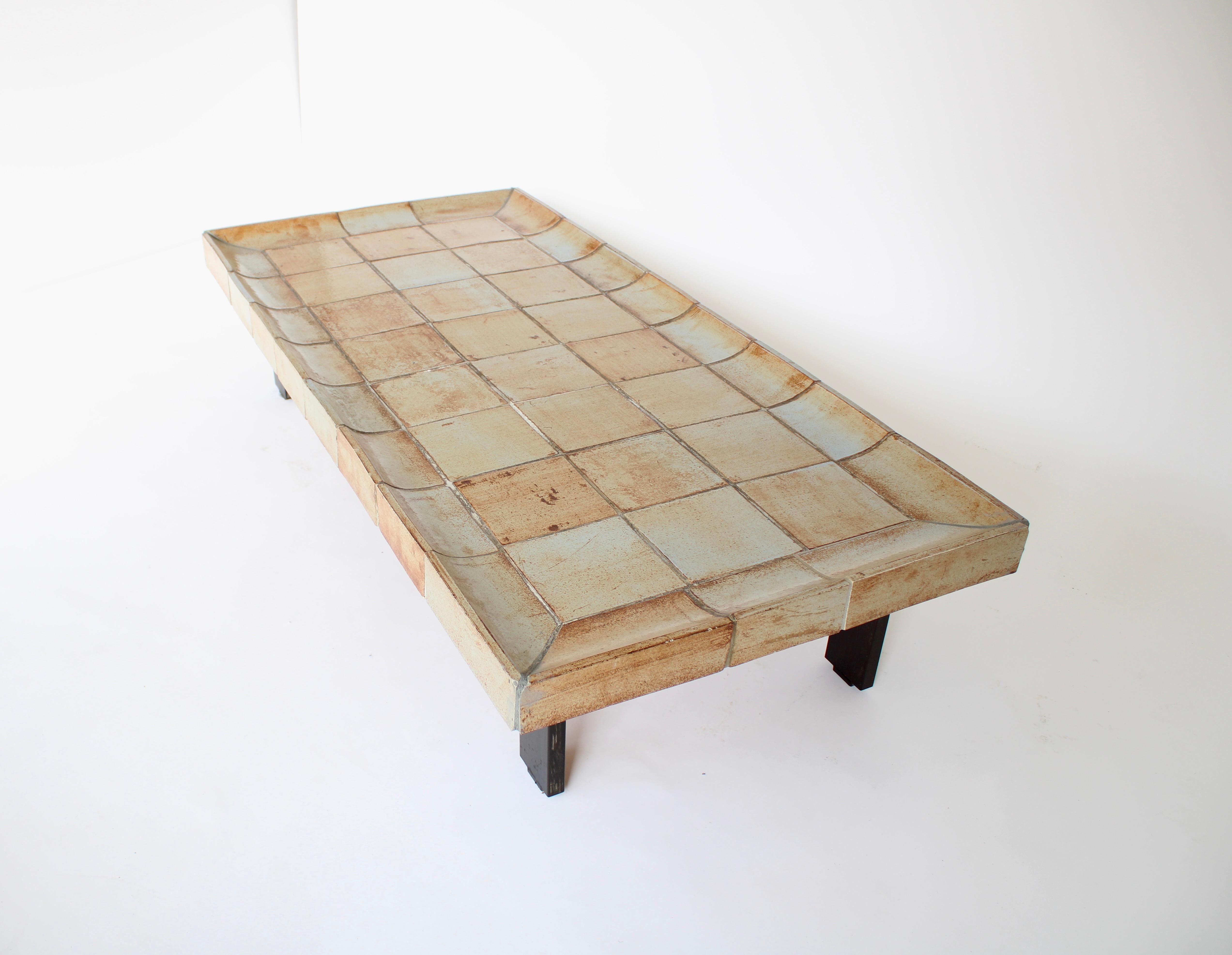 Roger Capron Table basse en céramique française Modèle Cuvette Vallauris Bon état - En vente à Chicago, IL