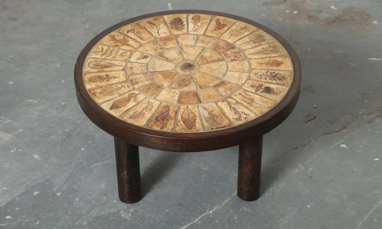 Roger Capron - Vintage Round Side Table with Garrigue Tiles on Wood Frame  For Sale 1