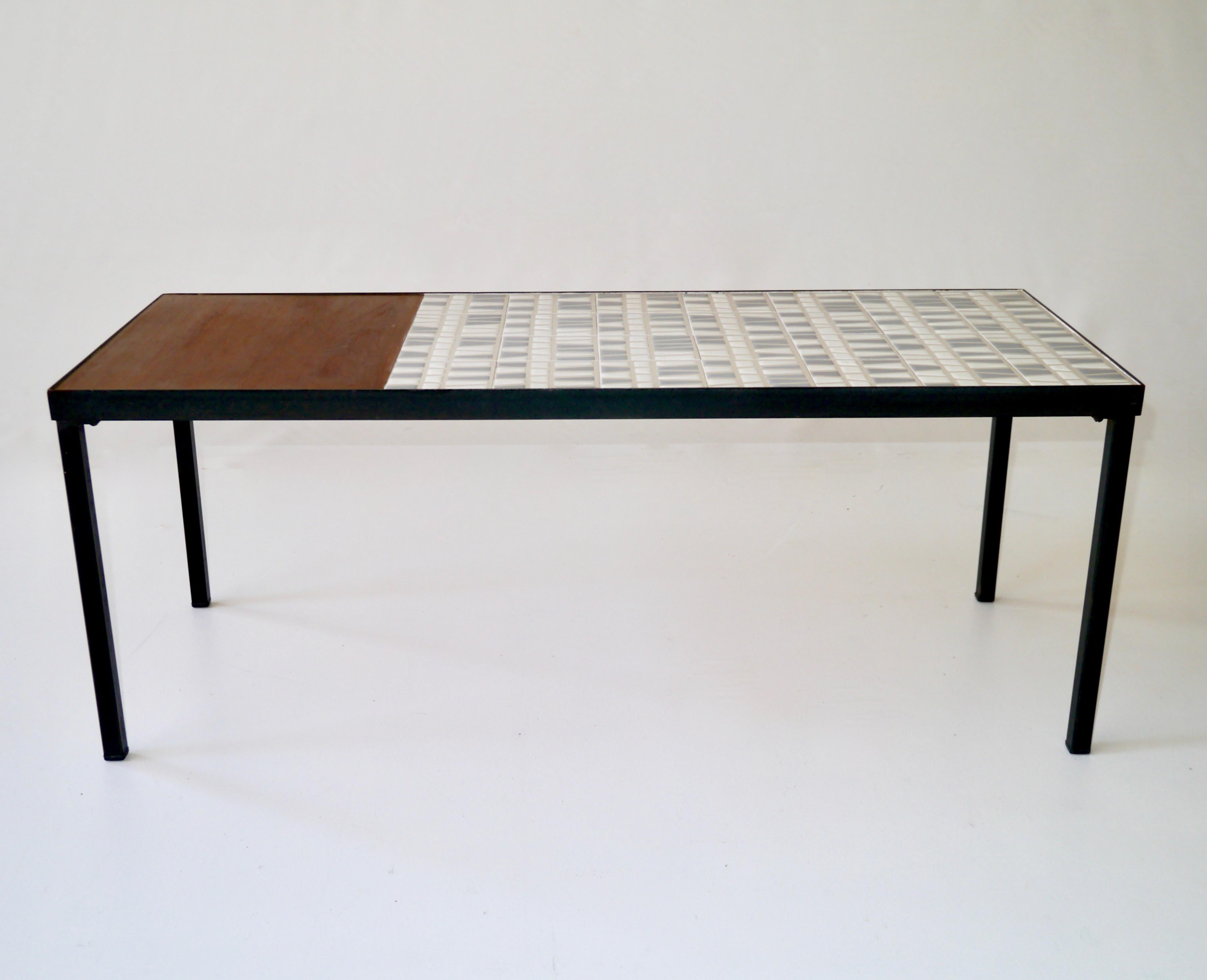 Roger Capron, Iconic Low Table, Vallauris, France, circa 1960 (Skandinavische Moderne) im Angebot