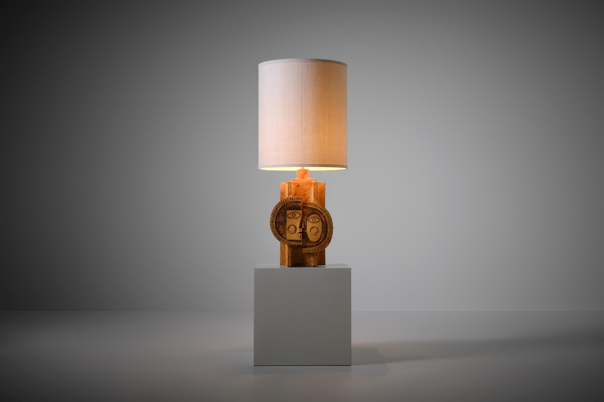 Roger Capron & Jean Derval ceramic table lamp, France 1970. Strong cubistic shape with a nice contrasting round medallion showing a refined textured drawing of a two faced sun. All is made by hand in a limited number and therefore each lamp is