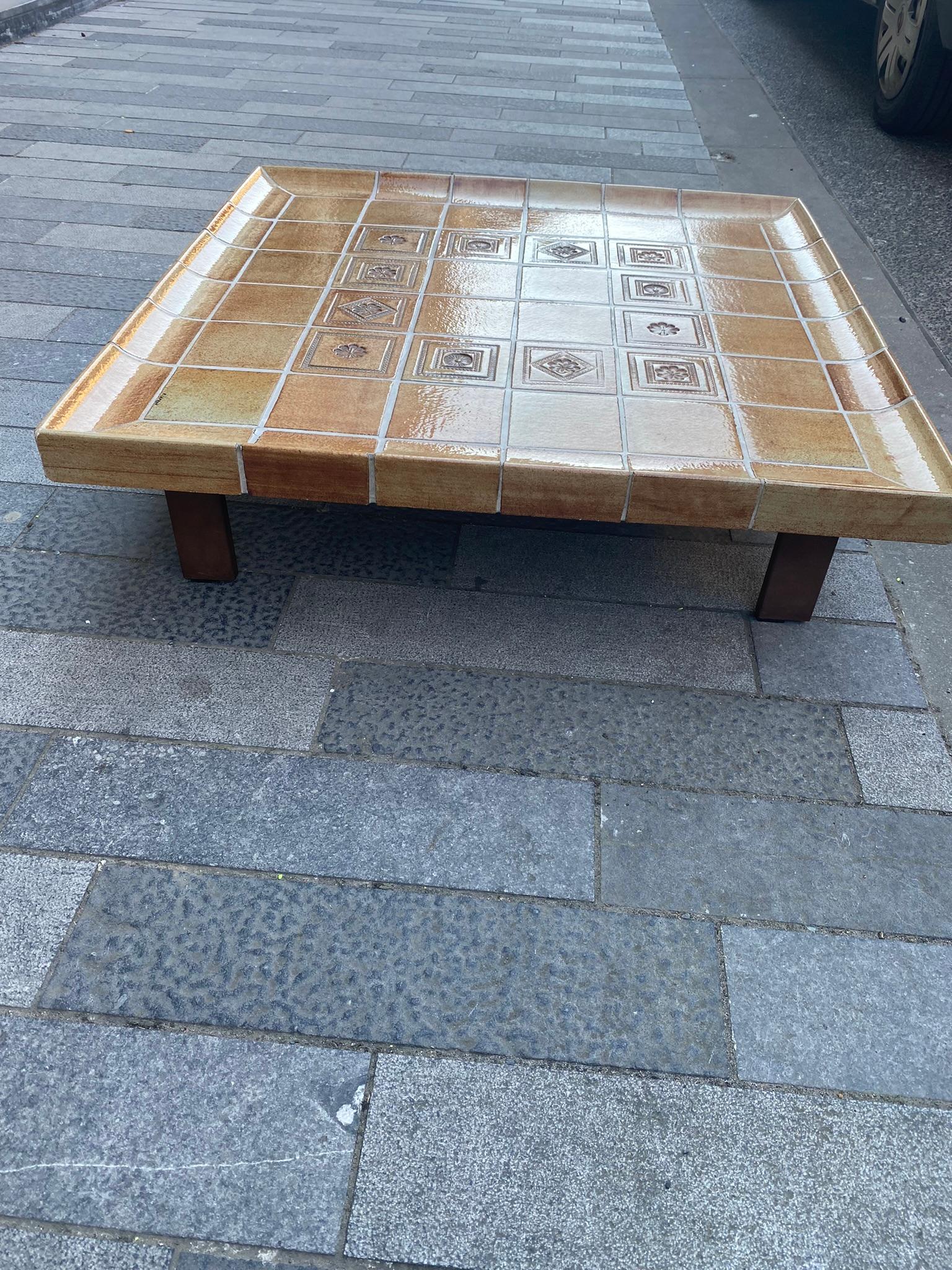 Milieu du XXe siècle Roger Capron, grande table basse en céramique, modèle « Cuvette », Vallauris, 1960 en vente