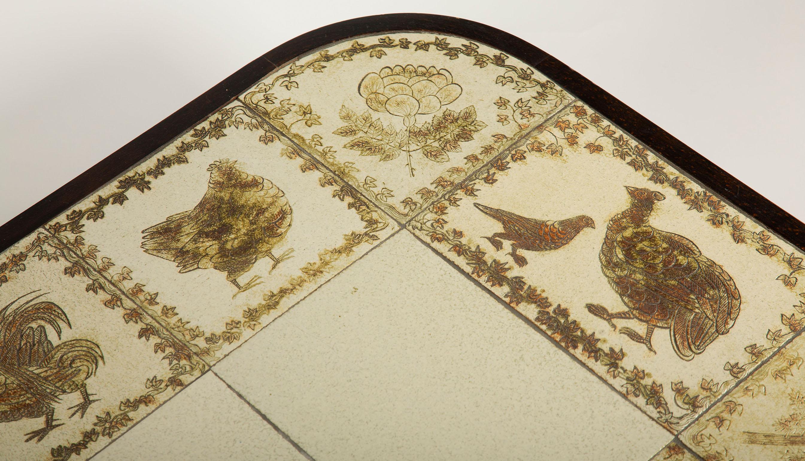 Céramique Roger Capron, A.I.C. Table basse avec des carreaux de céramique émaillée représentant des oiseaux et des fleurs. en vente
