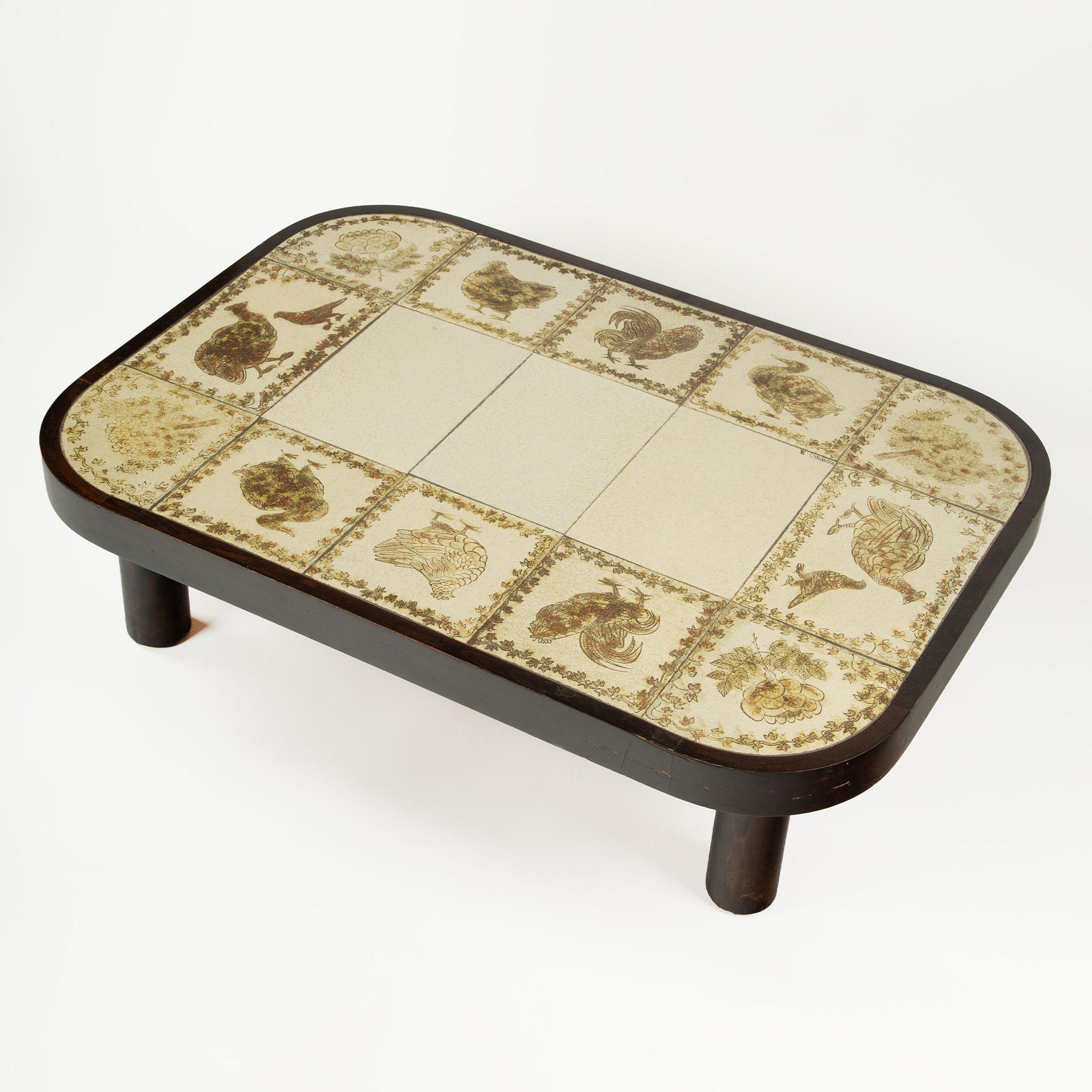 Roger Capron, A.I.C. Table basse avec des carreaux de céramique émaillée représentant des oiseaux et des fleurs. en vente 1