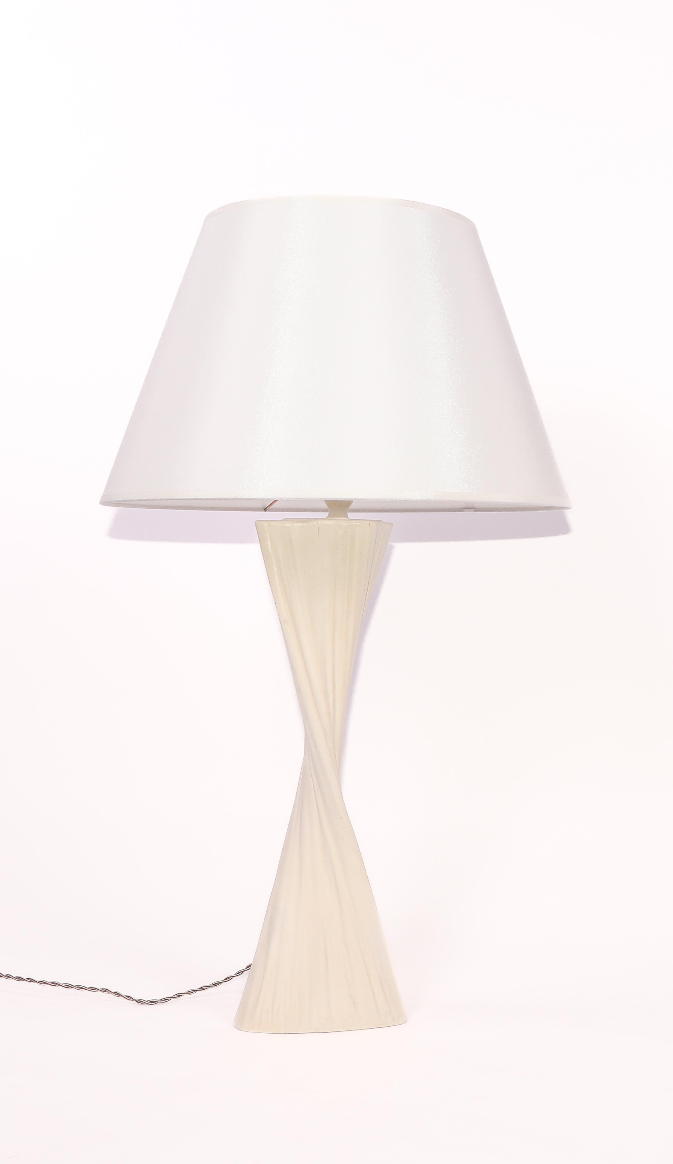 Roger Capron Mid-Century Modern Timeless Table Lamp In Excellent Condition For Sale In PARIS, FR