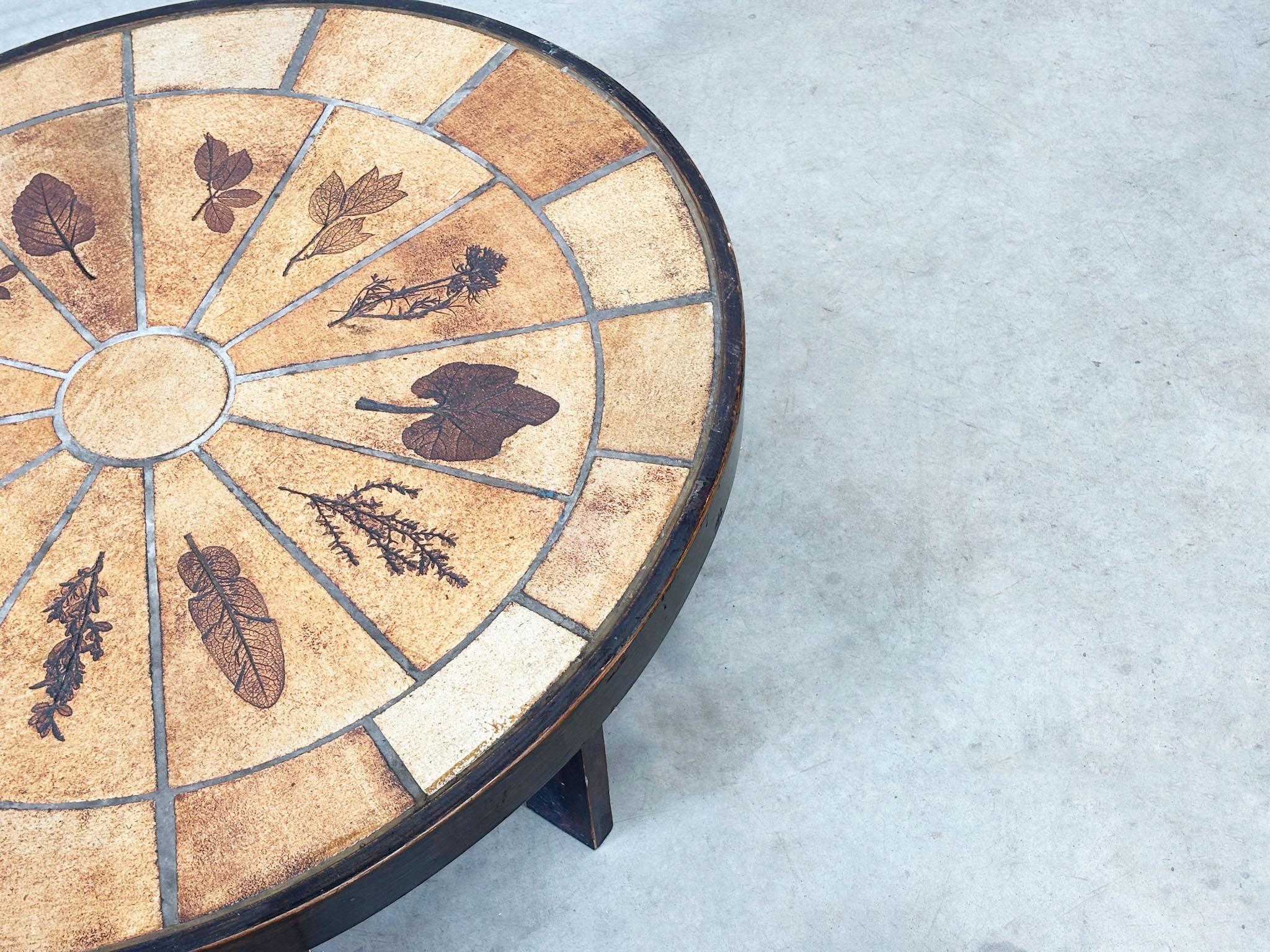 Table basse ovale Roger Capron Bon état - En vente à Nijlen, VAN