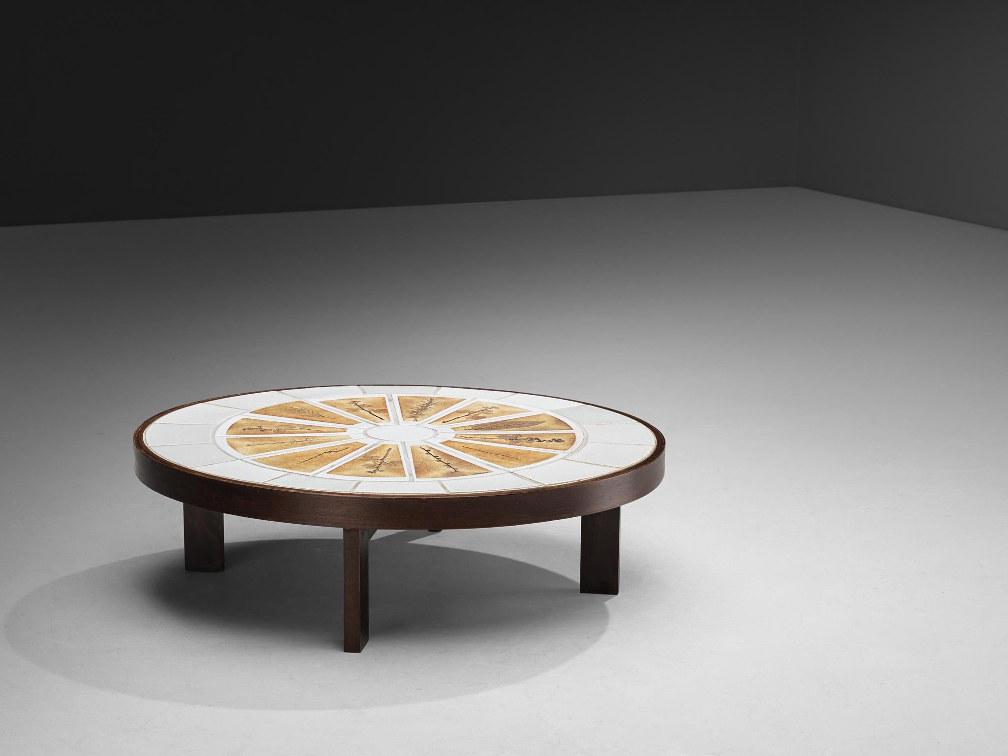 Mid-Century Modern Roger Capron Table basse ovale avec empreintes de Fauna en céramique et Wood en vente
