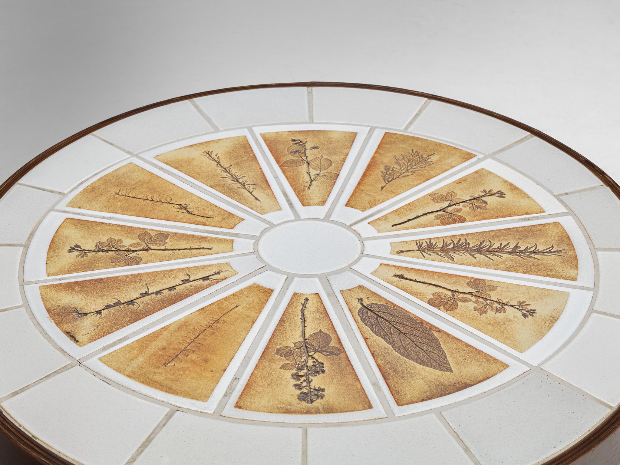 Français Roger Capron Table basse ovale avec empreintes de Fauna en céramique et Wood en vente