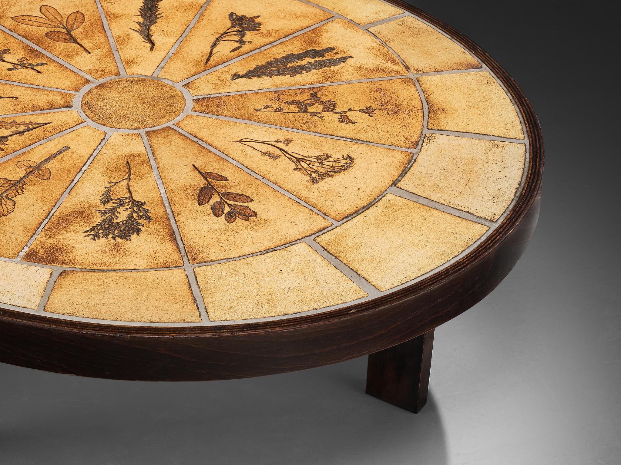 Roger Capron Oval Coffee Table with Fauna Imprints in Ceramic and Wood In Good Condition For Sale In Waalwijk, NL