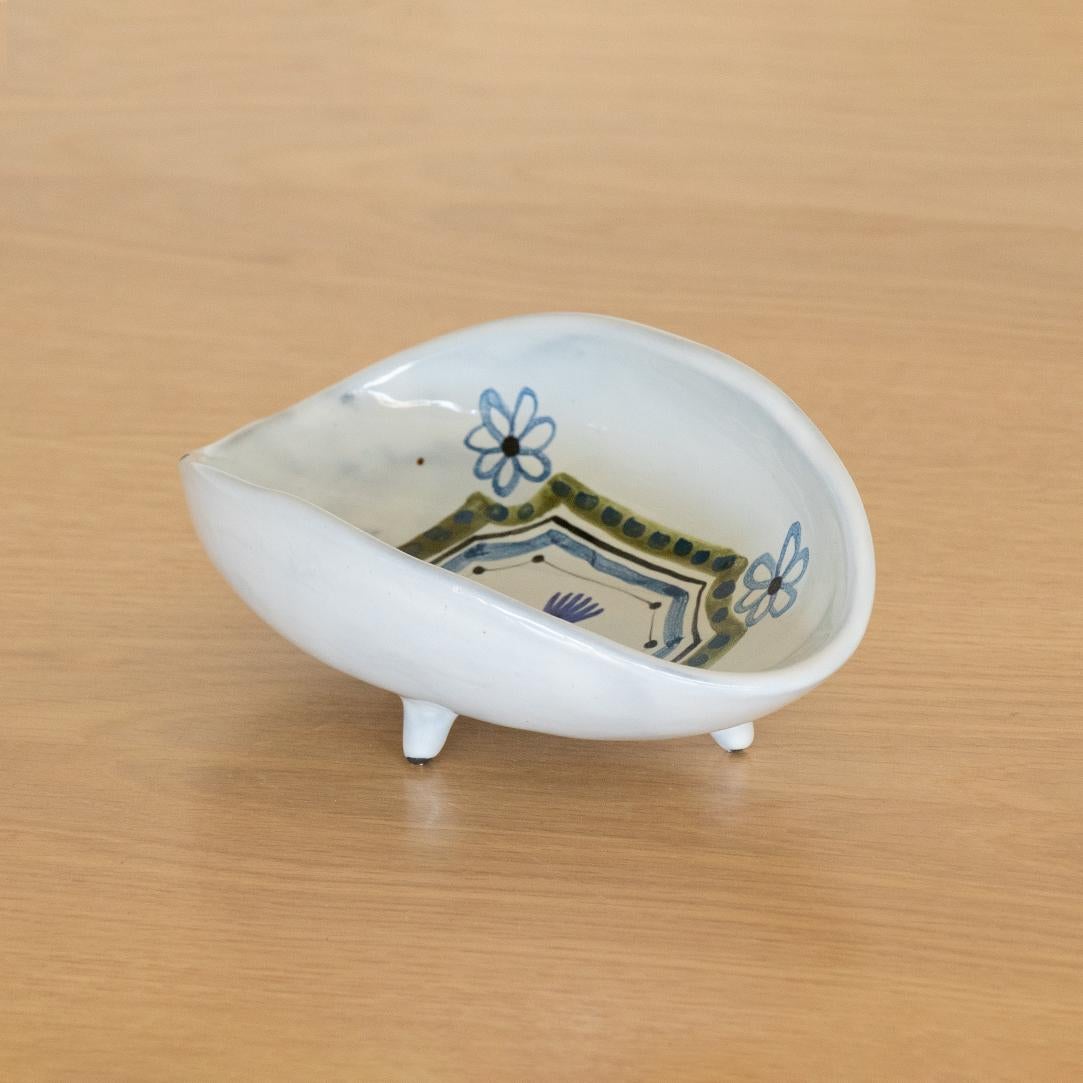 Roger Capron Painted Ceramic Dish with Flower Motif In Good Condition For Sale In Los Angeles, CA