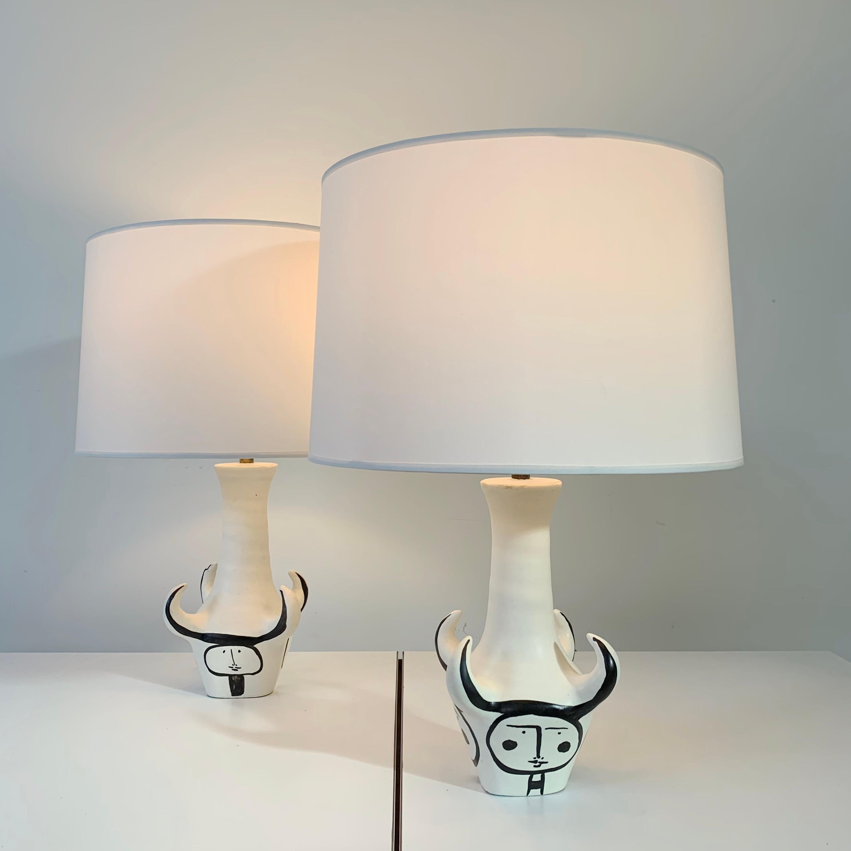Milieu du XXe siècle  Roger Capron Paire de 4 lampes de table en céramique signées Horn , circa 1955, France. en vente