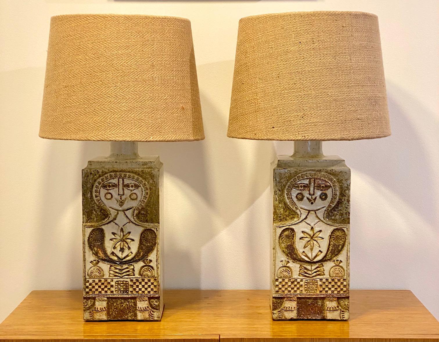 Roger Capron (1922-2006)
Pair of ceramic lamp bases with personnages
Manufactured circa 1960, signed Capron, Vallauris, France
Measure of ceramics solely: H 35 cm ( H 55 cm with shades) 
Note to international purchasers:
These lamps are wired