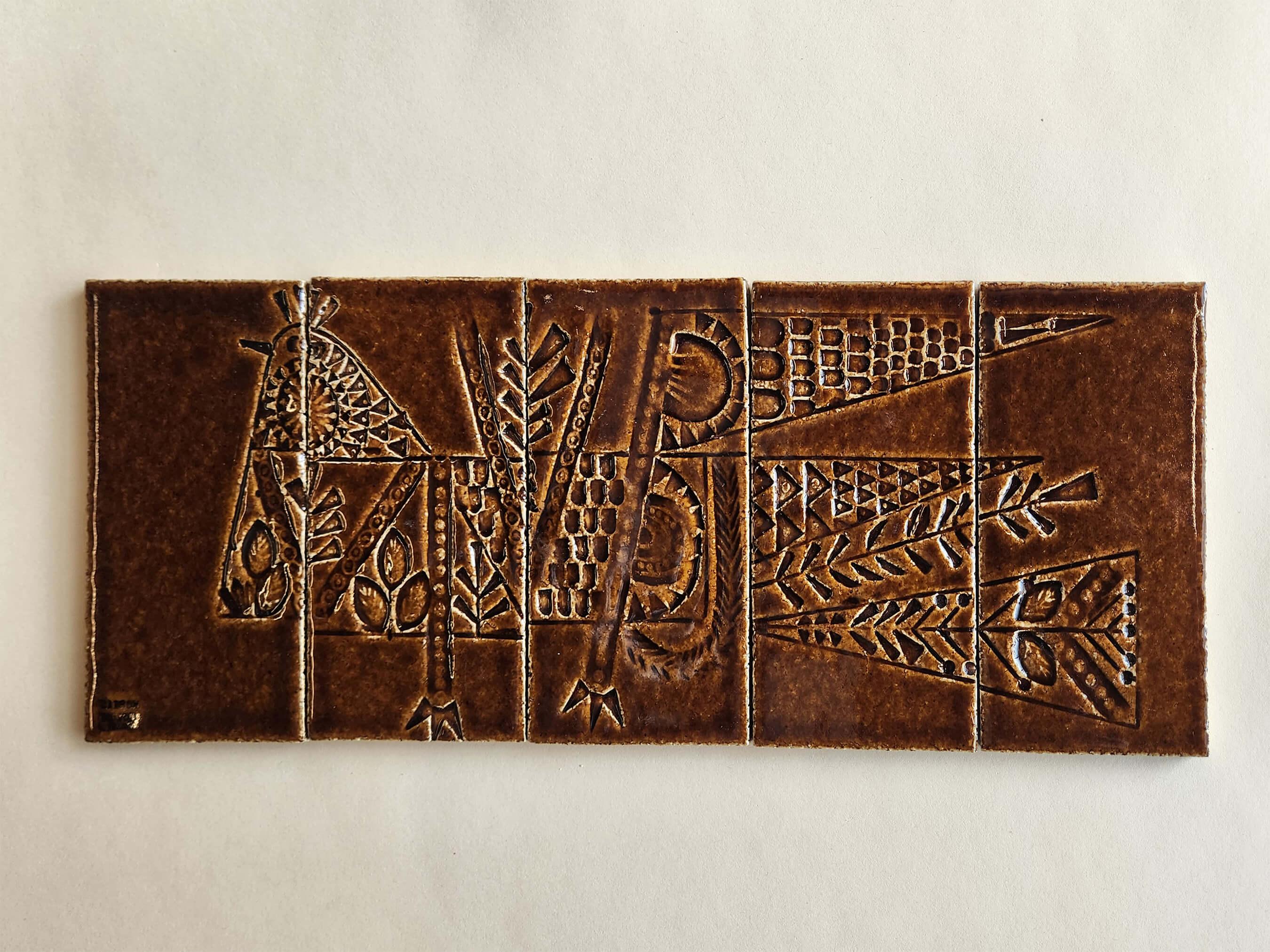Giocosi e stravaganti, i pannelli artistici di Capron sono i più ricercati, in quanto le edizioni erano piccole, e in alcuni casi non più di un paio, o su commissione speciale.  Alcune sono ruvide e opache, mentre altre sono lisce e lucide.  

Roger