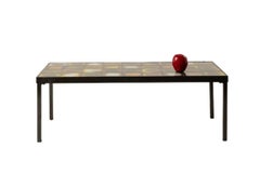 Roger Capron. Table basse rectangulaire en céramique "Planète". 1970