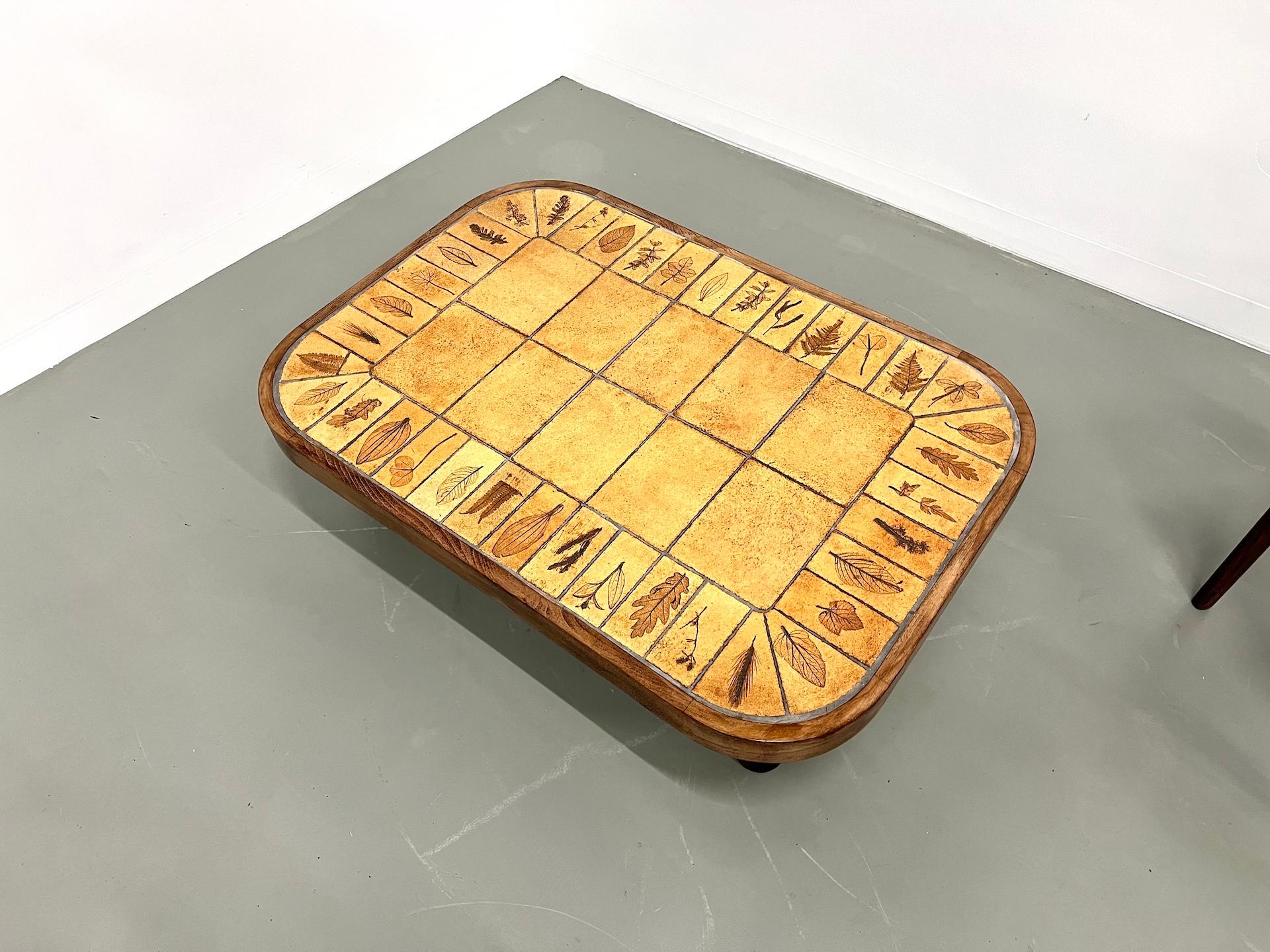 Table basse rectangulaire Roger Capron, modèle Herbiers Bon état - En vente à LYON, FR