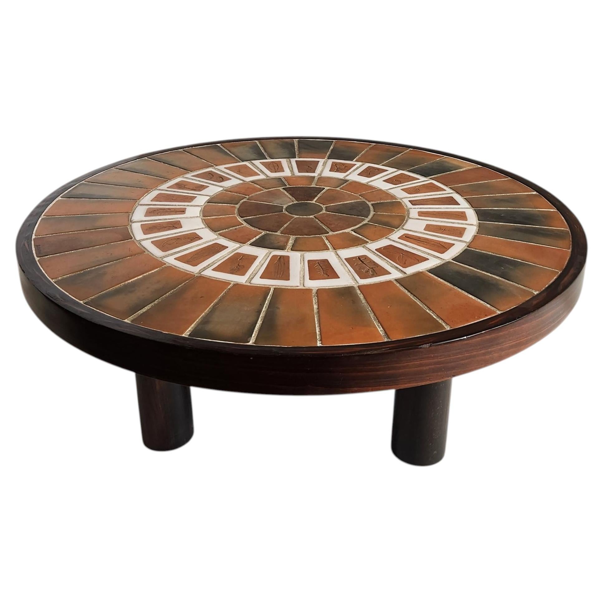 Roger Capron - Table basse ronde en céramique de la série Herbier's sur pieds en bois